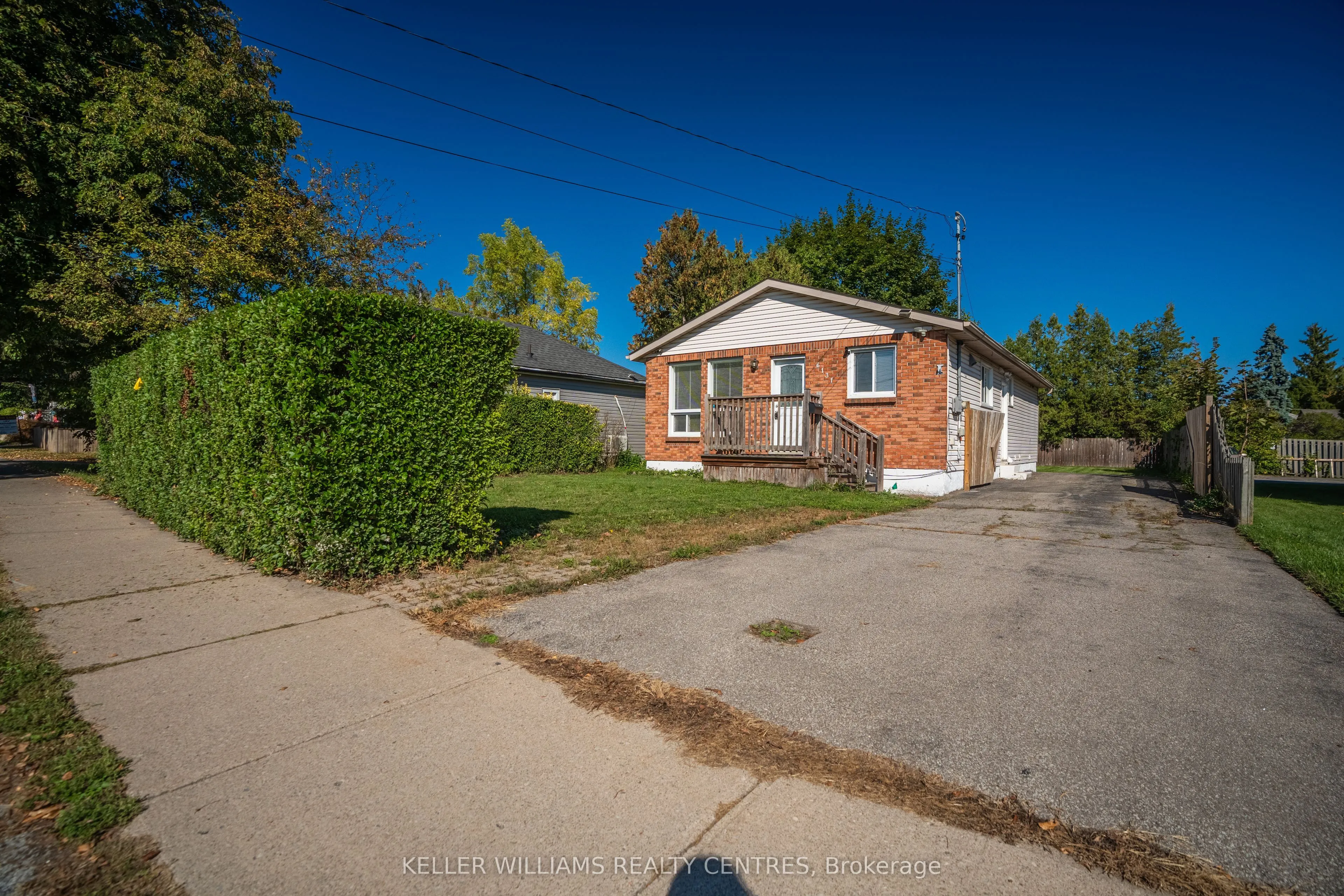 6131 Valley Way
