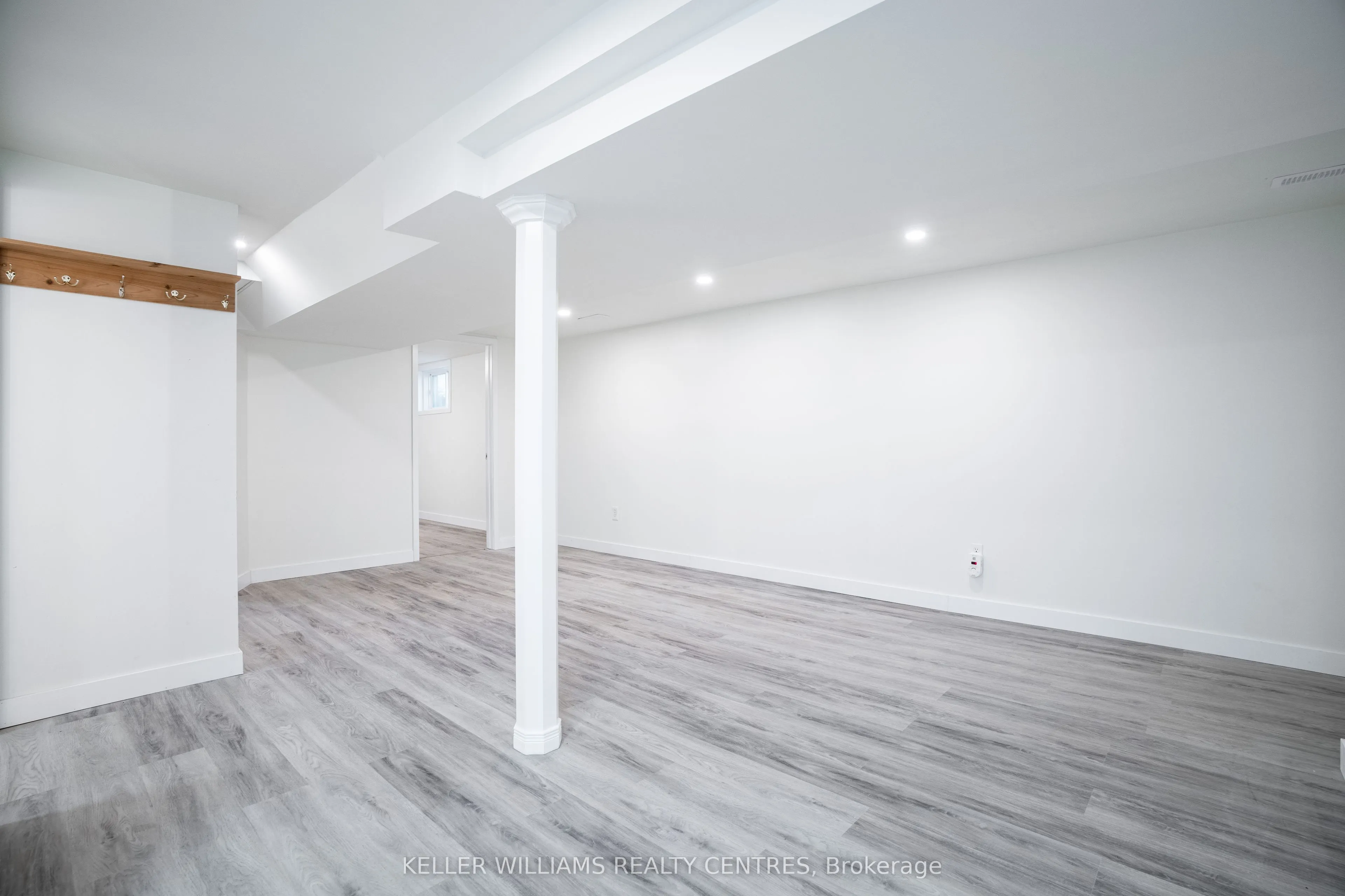 6131 Valley Way
