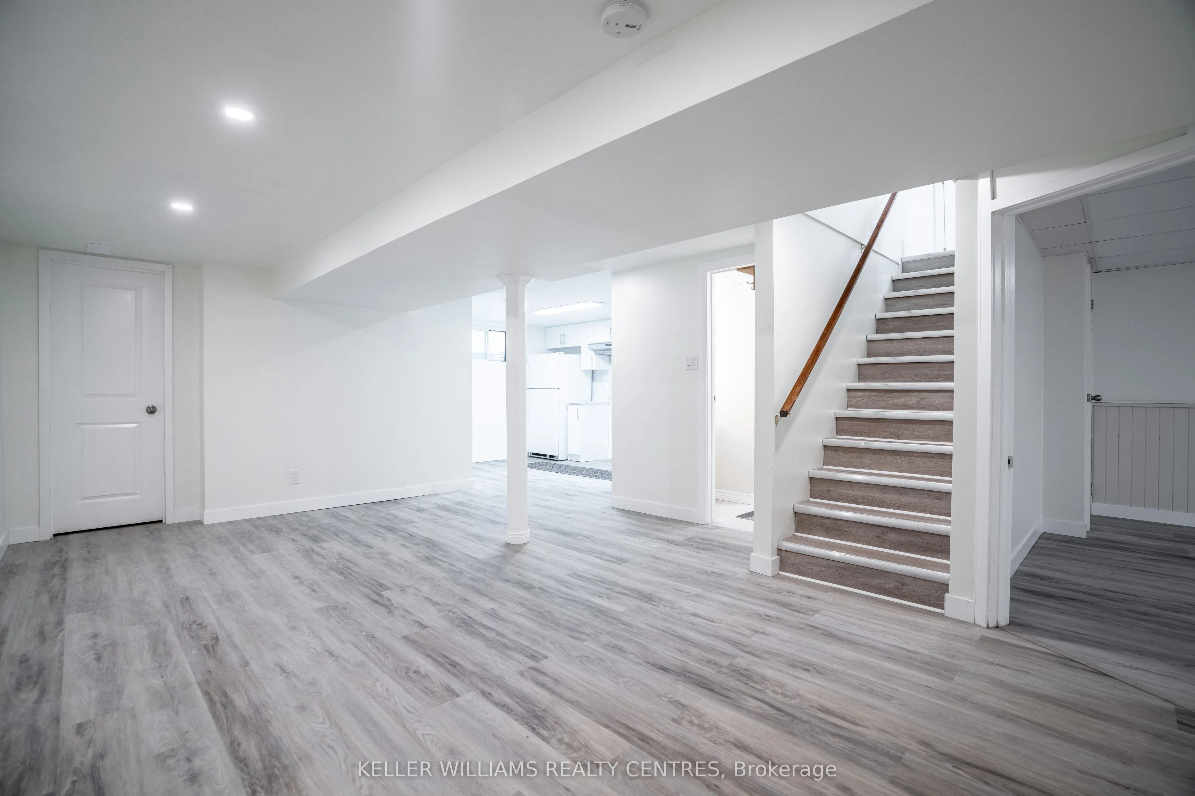 6131 Valley Way