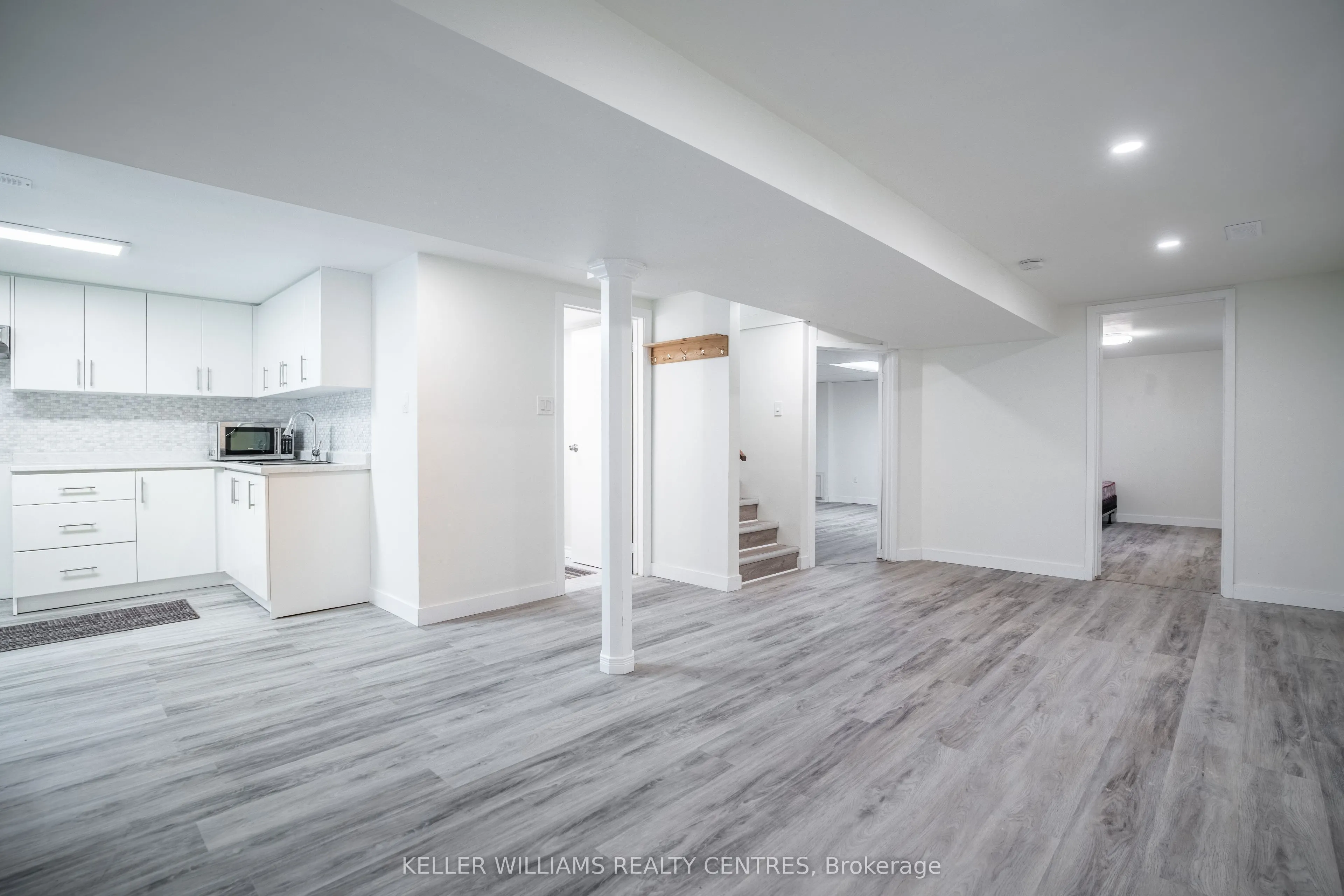 6131 Valley Way