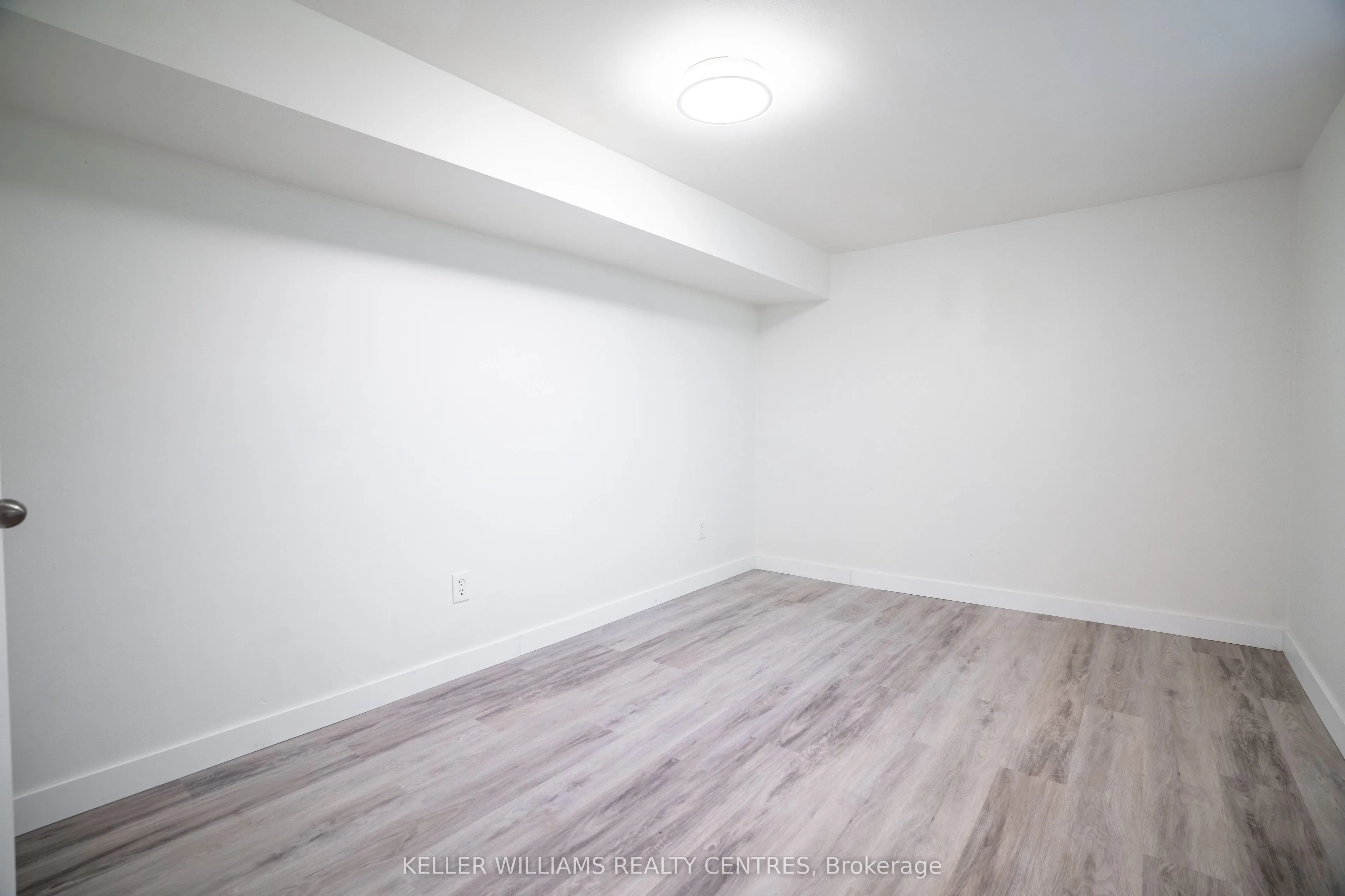 6131 Valley Way
