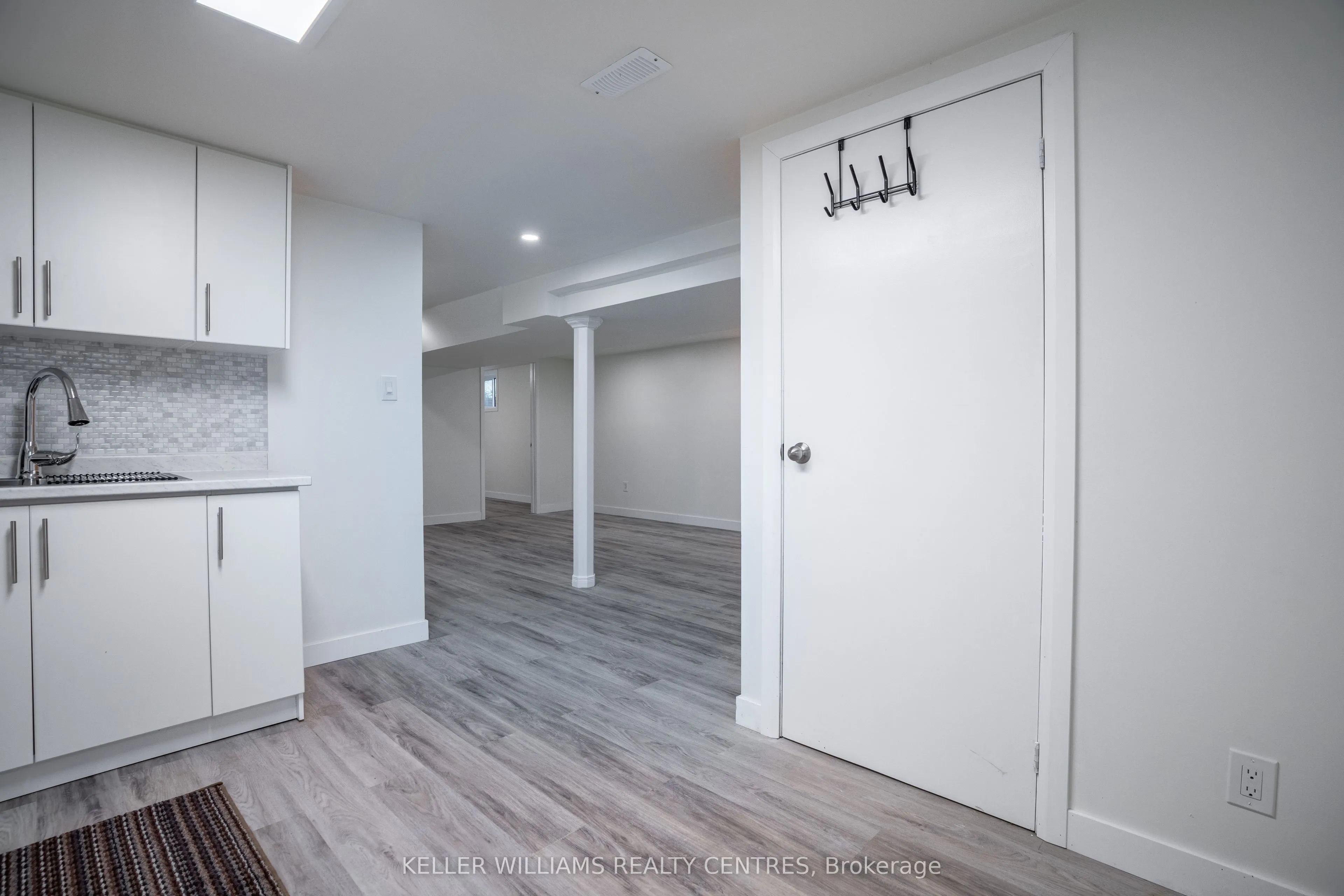 6131 Valley Way