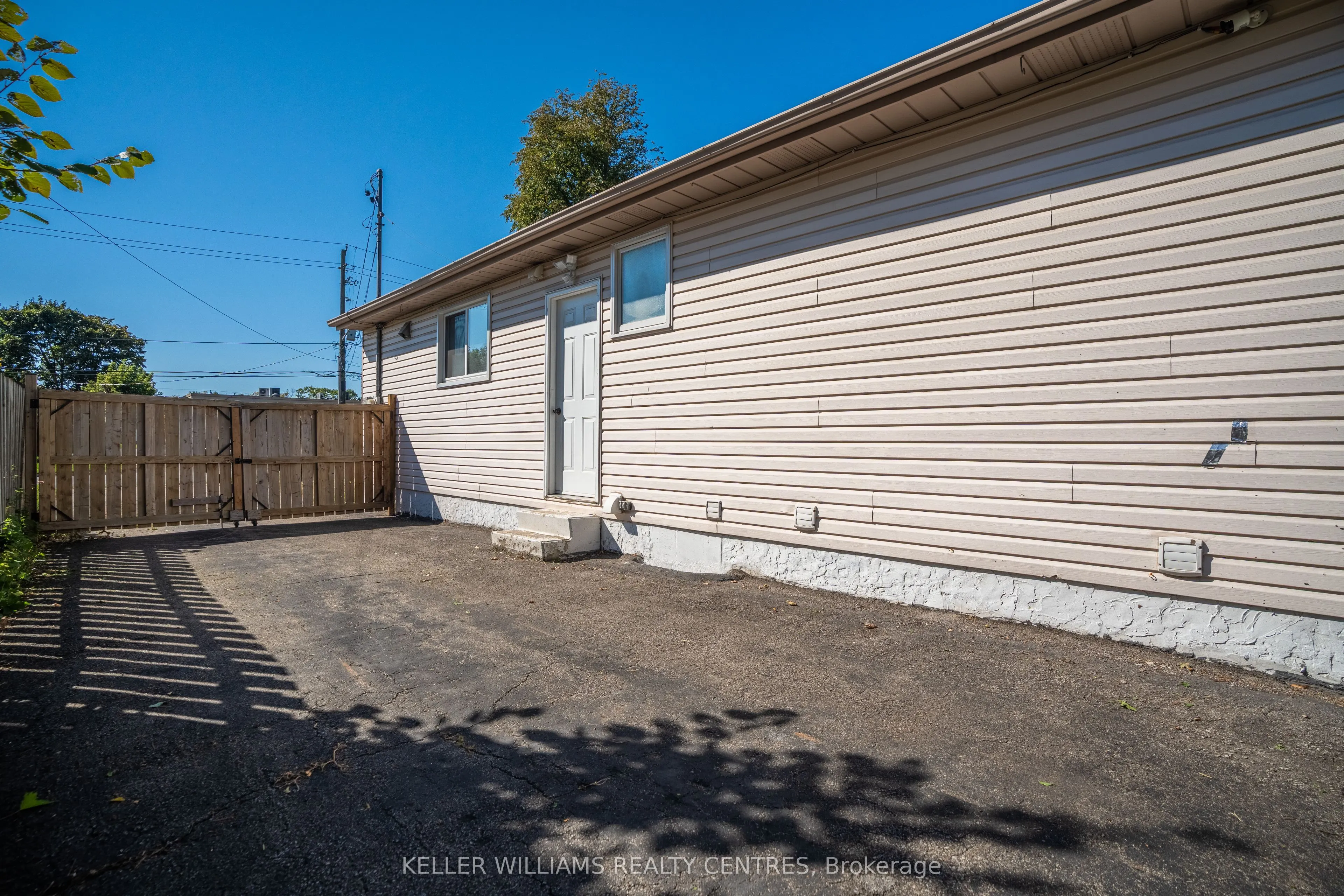 6131 Valley Way
