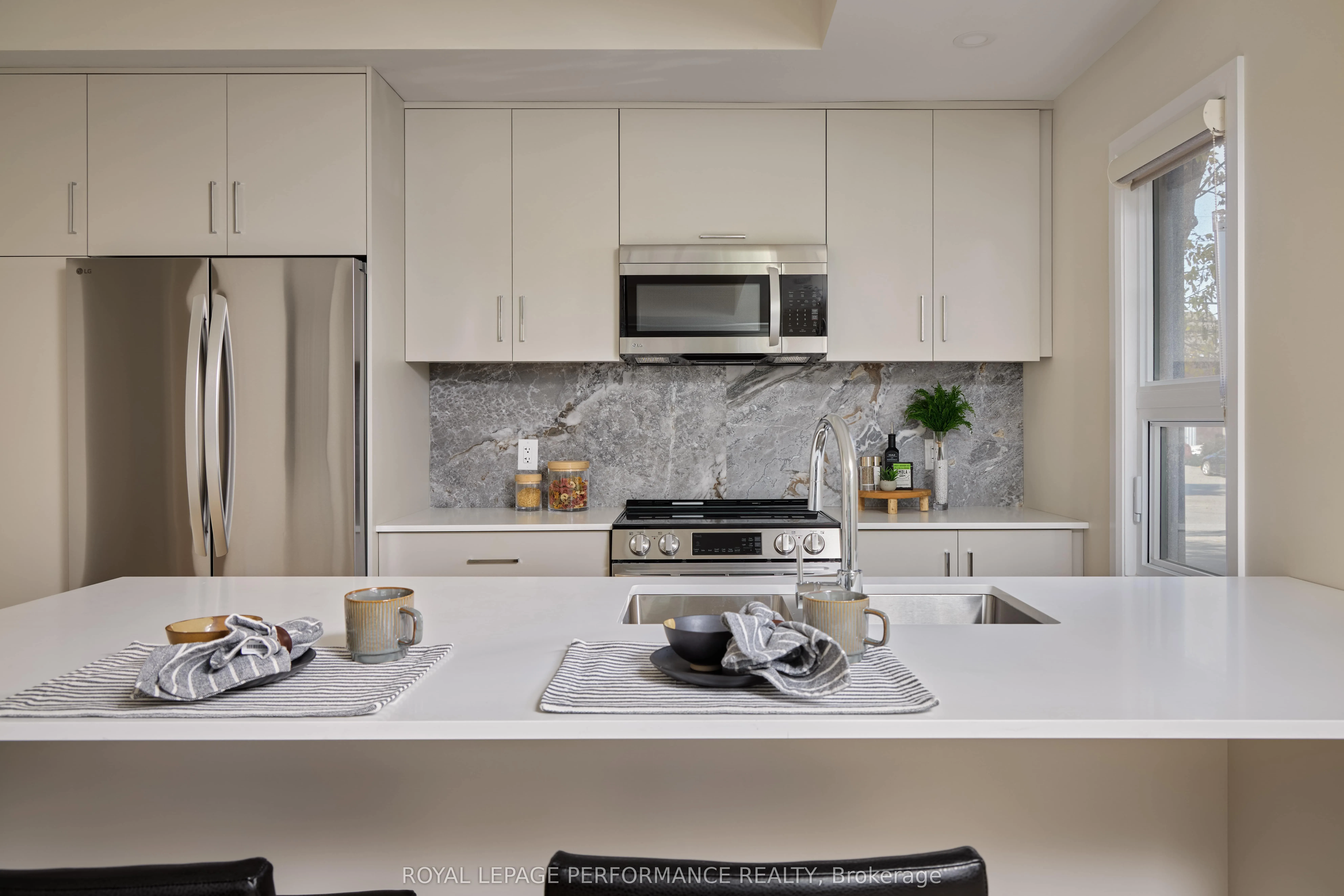 417 TWEEDSMUIR Avenue, #B