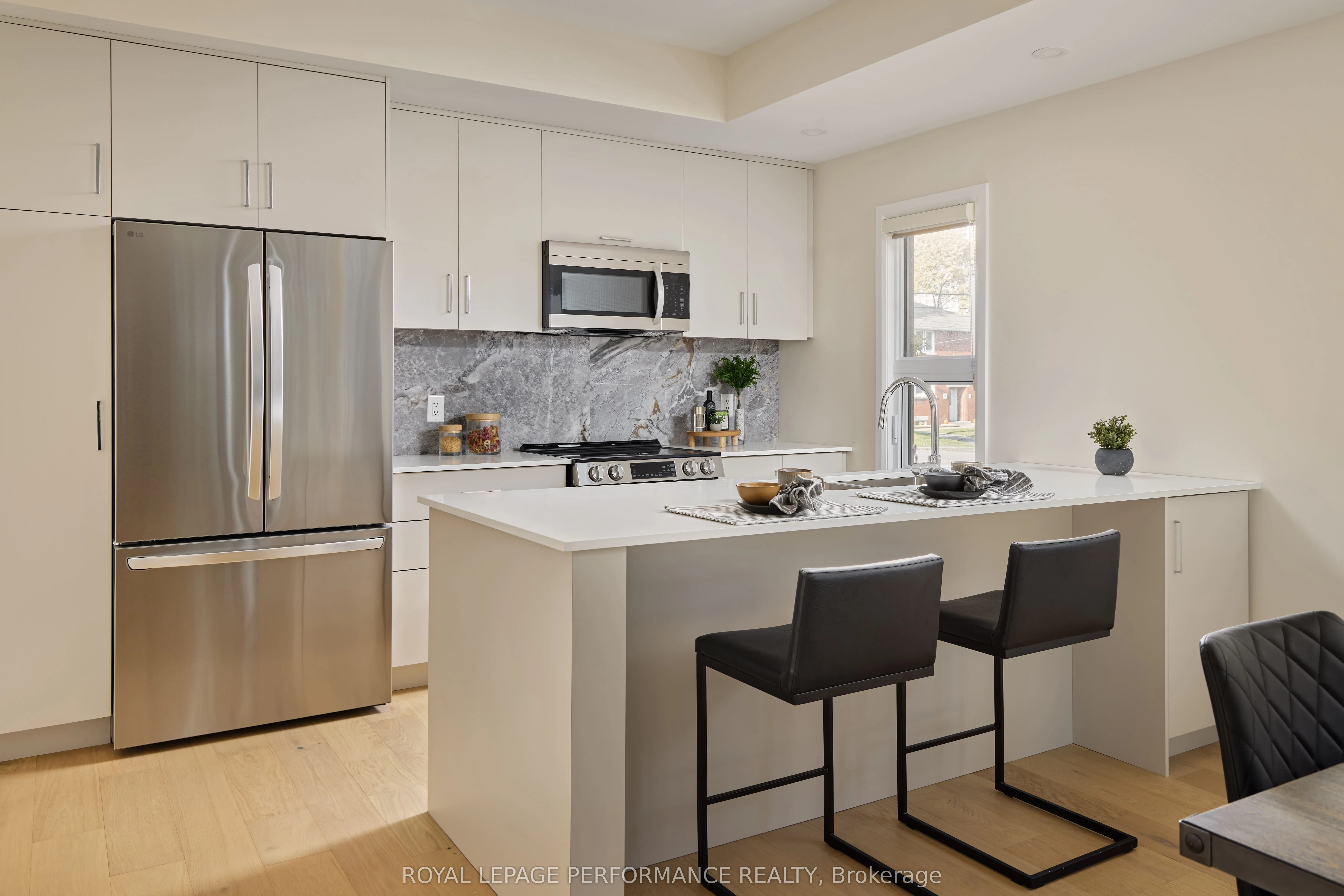 417 TWEEDSMUIR Avenue, #B