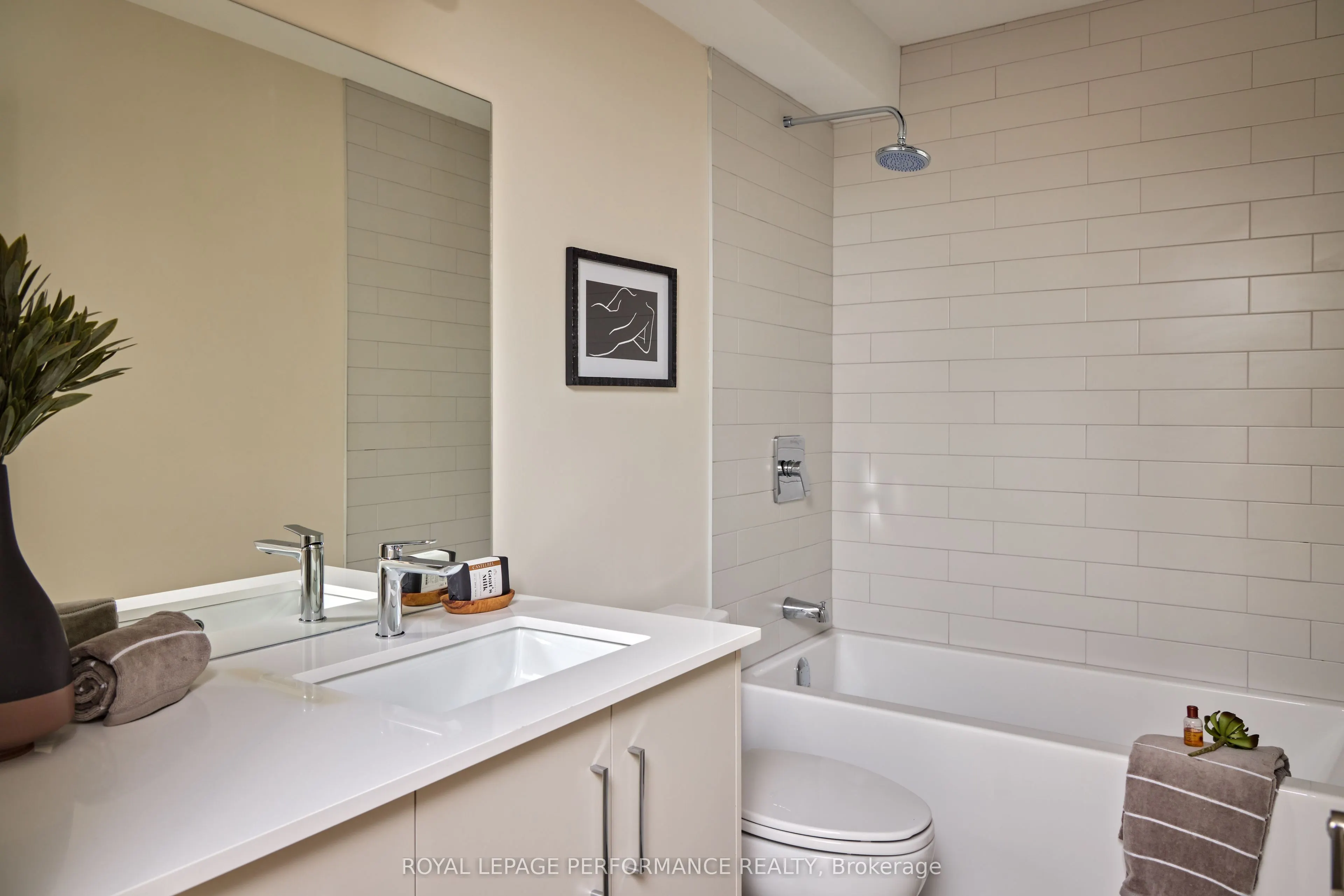 417 TWEEDSMUIR Avenue, #B