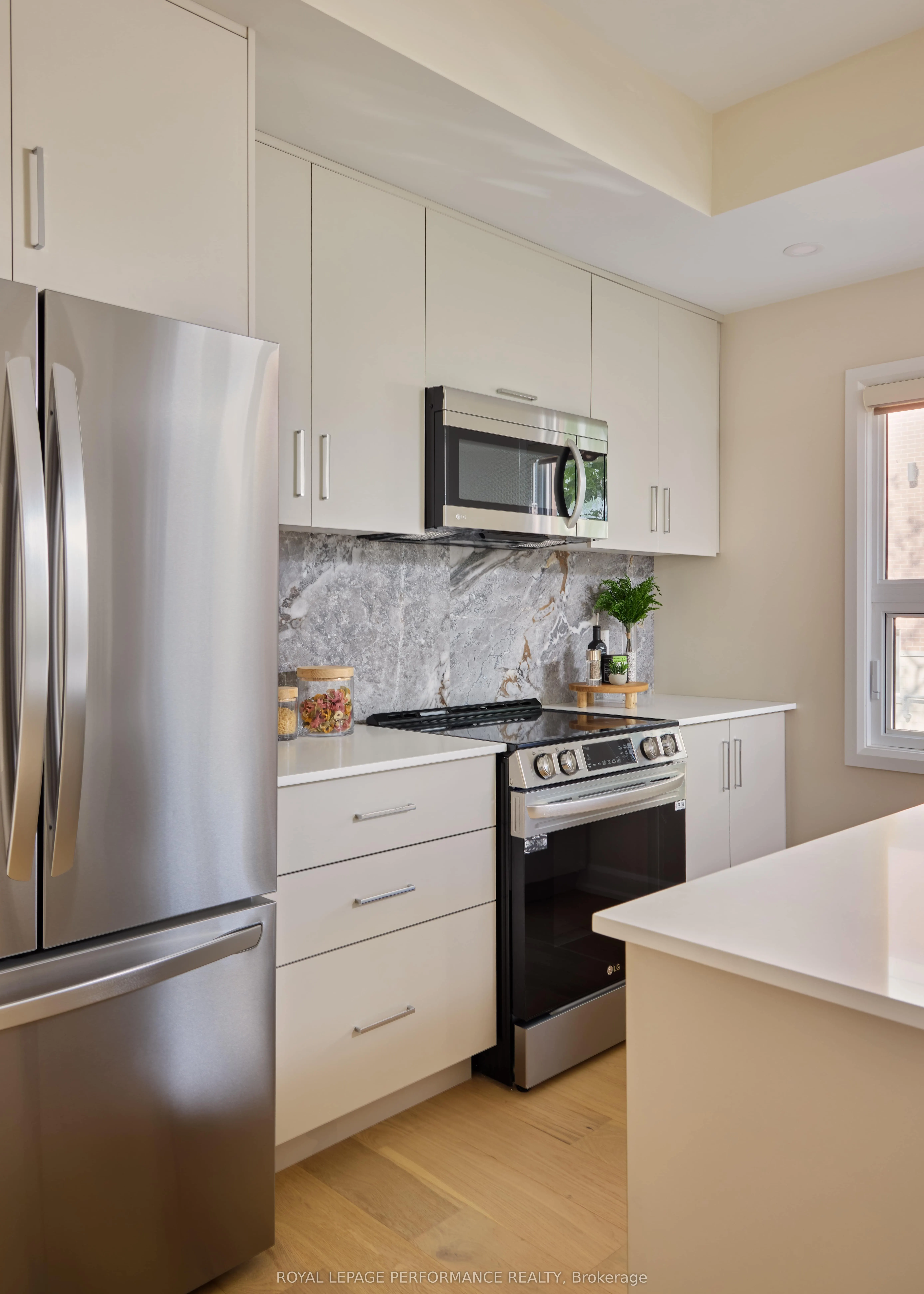 417 TWEEDSMUIR Avenue, #B