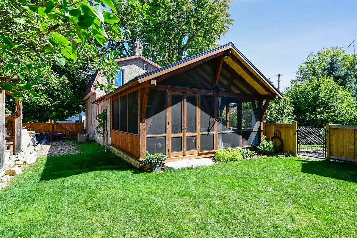 74 Beckwith Street E