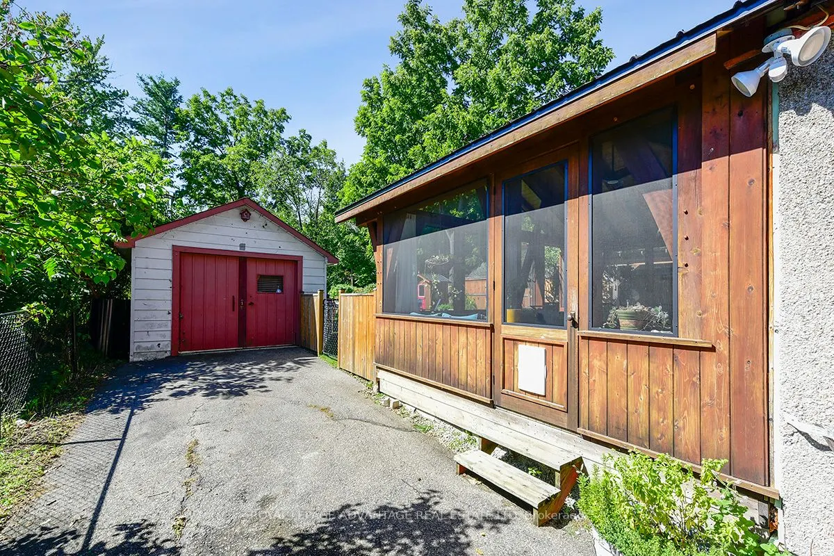 74 Beckwith Street E