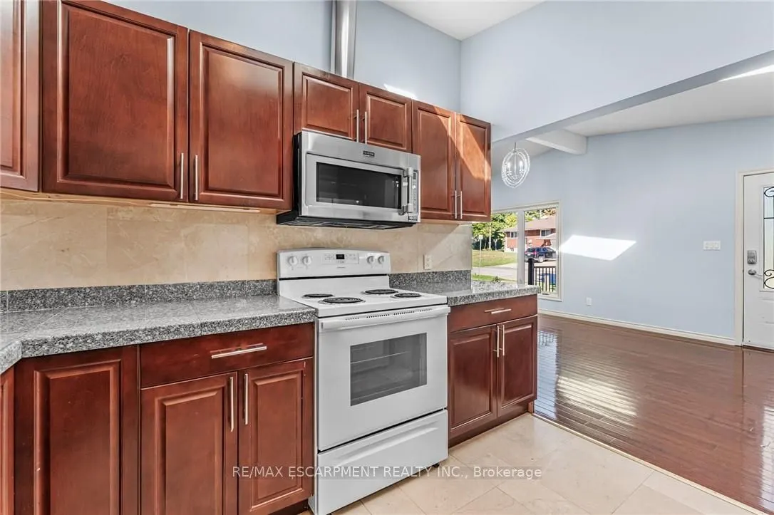 6122 Mayfair Drive