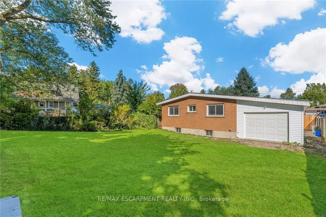 6122 Mayfair Drive
