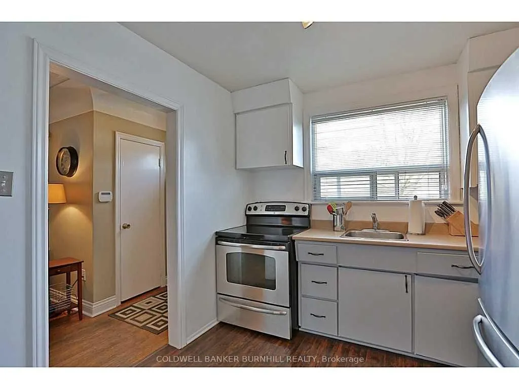 606 Brucedale Avenue E, #Upper L
