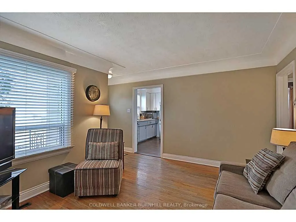 606 Brucedale Avenue E, #Upper L