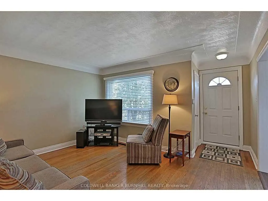 606 Brucedale Avenue E, #Upper L