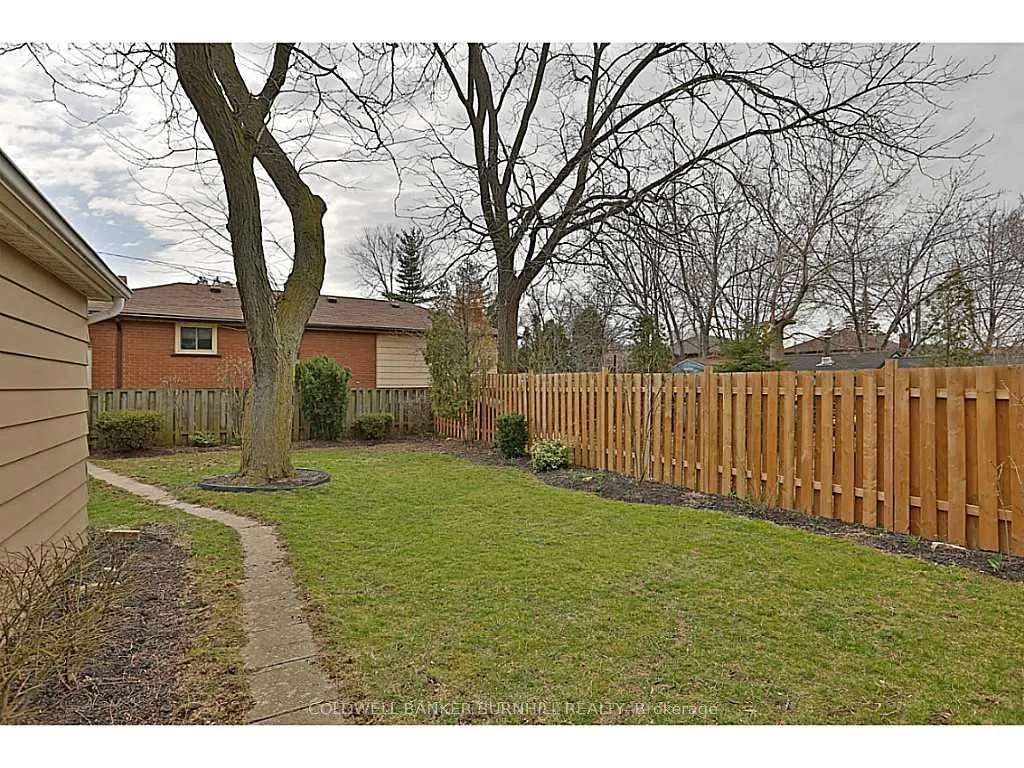 606 Brucedale Avenue E, #Upper L