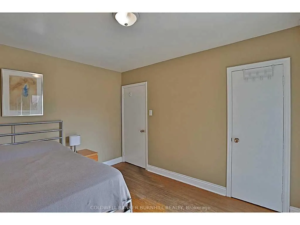 606 Brucedale Avenue E, #Upper L