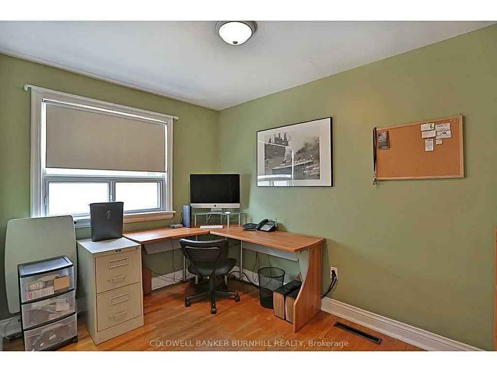 606 Brucedale Avenue E, #Upper L