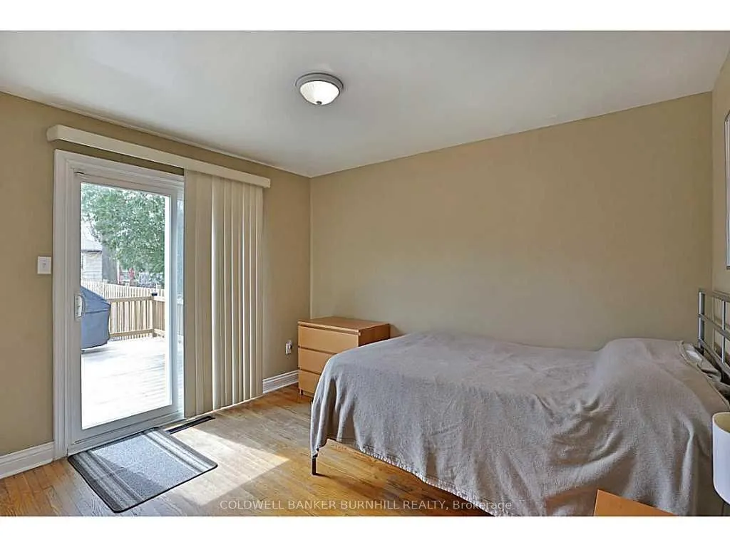 606 Brucedale Avenue E, #Upper L