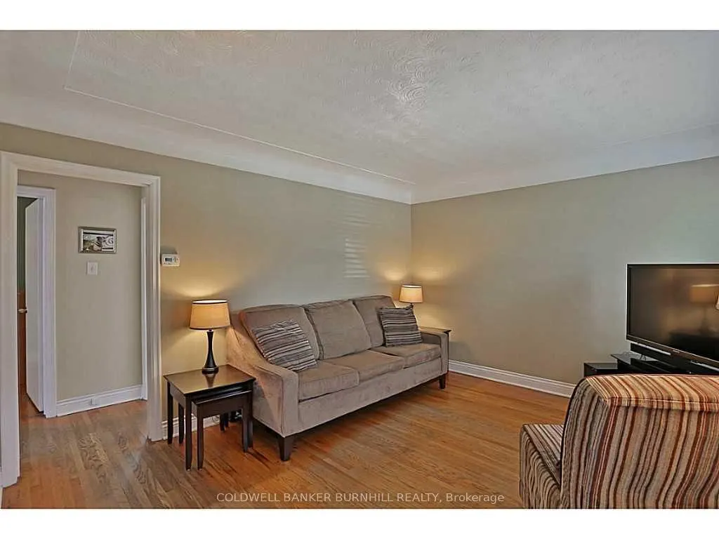 606 Brucedale Avenue E, #Upper L