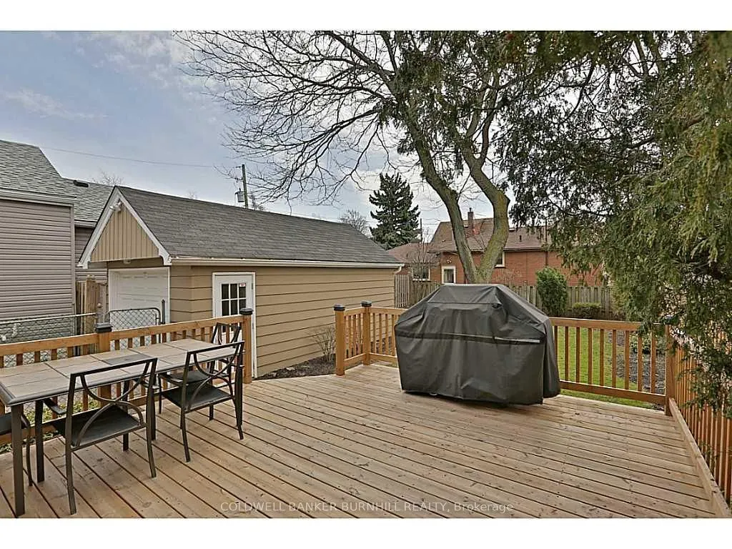 606 Brucedale Avenue E, #Upper L