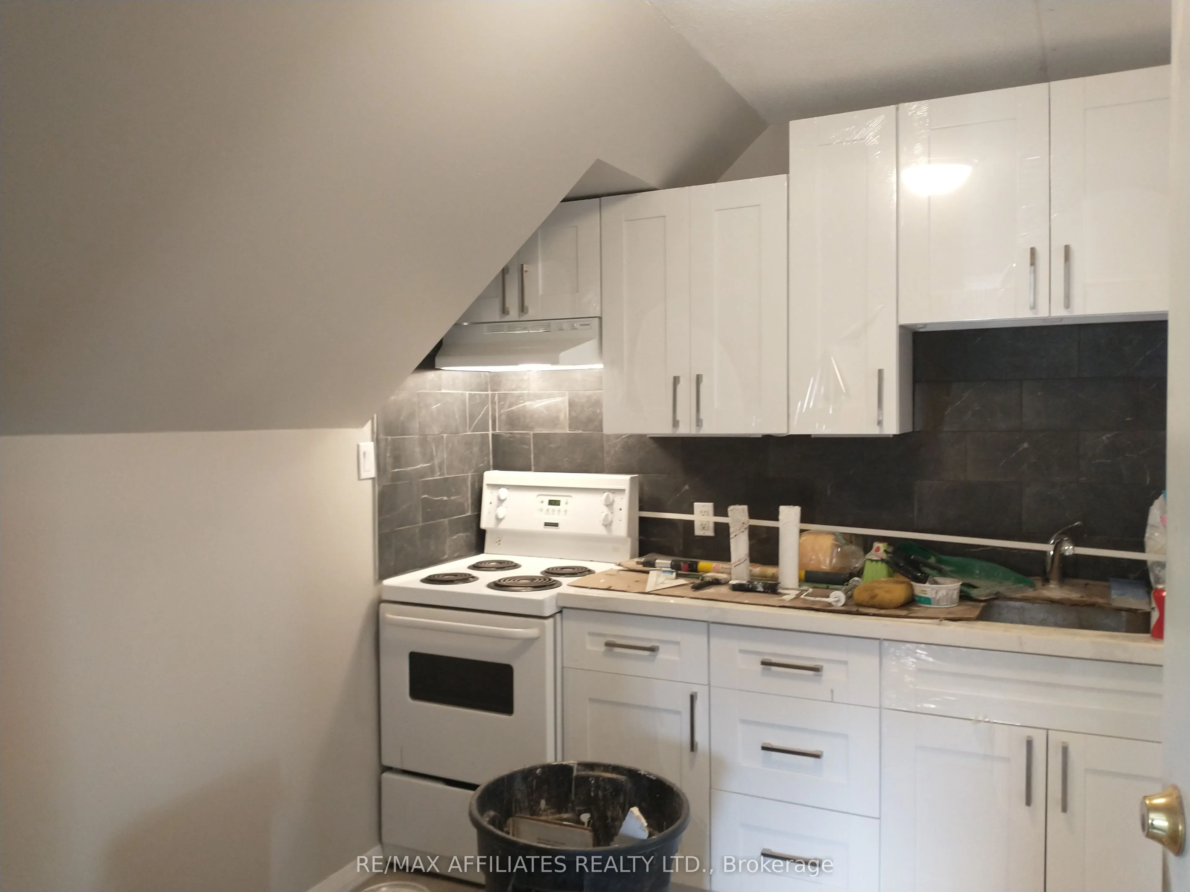 71 McGonigal Street W