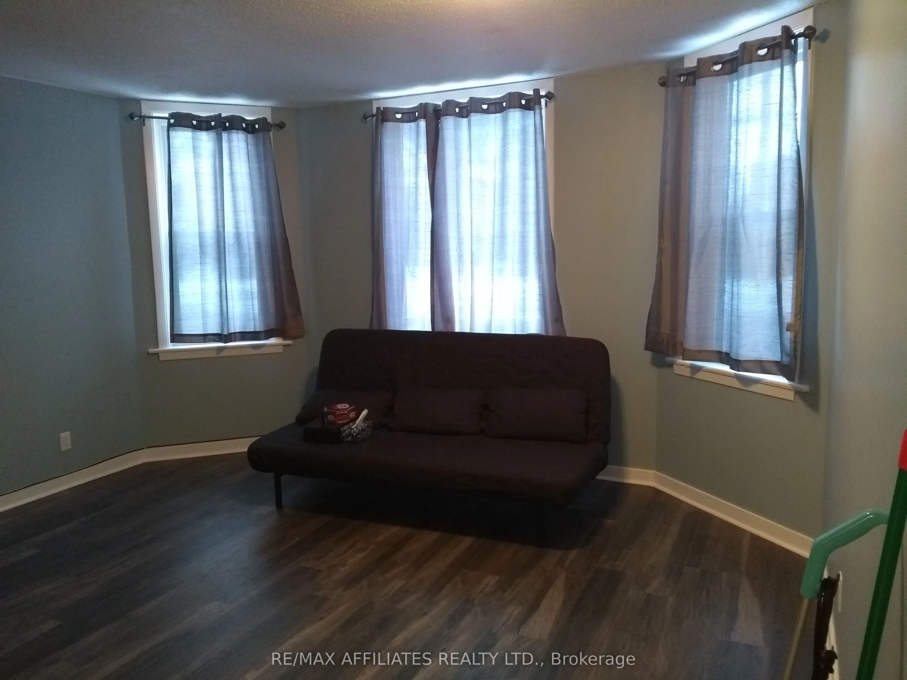 71 McGonigal Street W