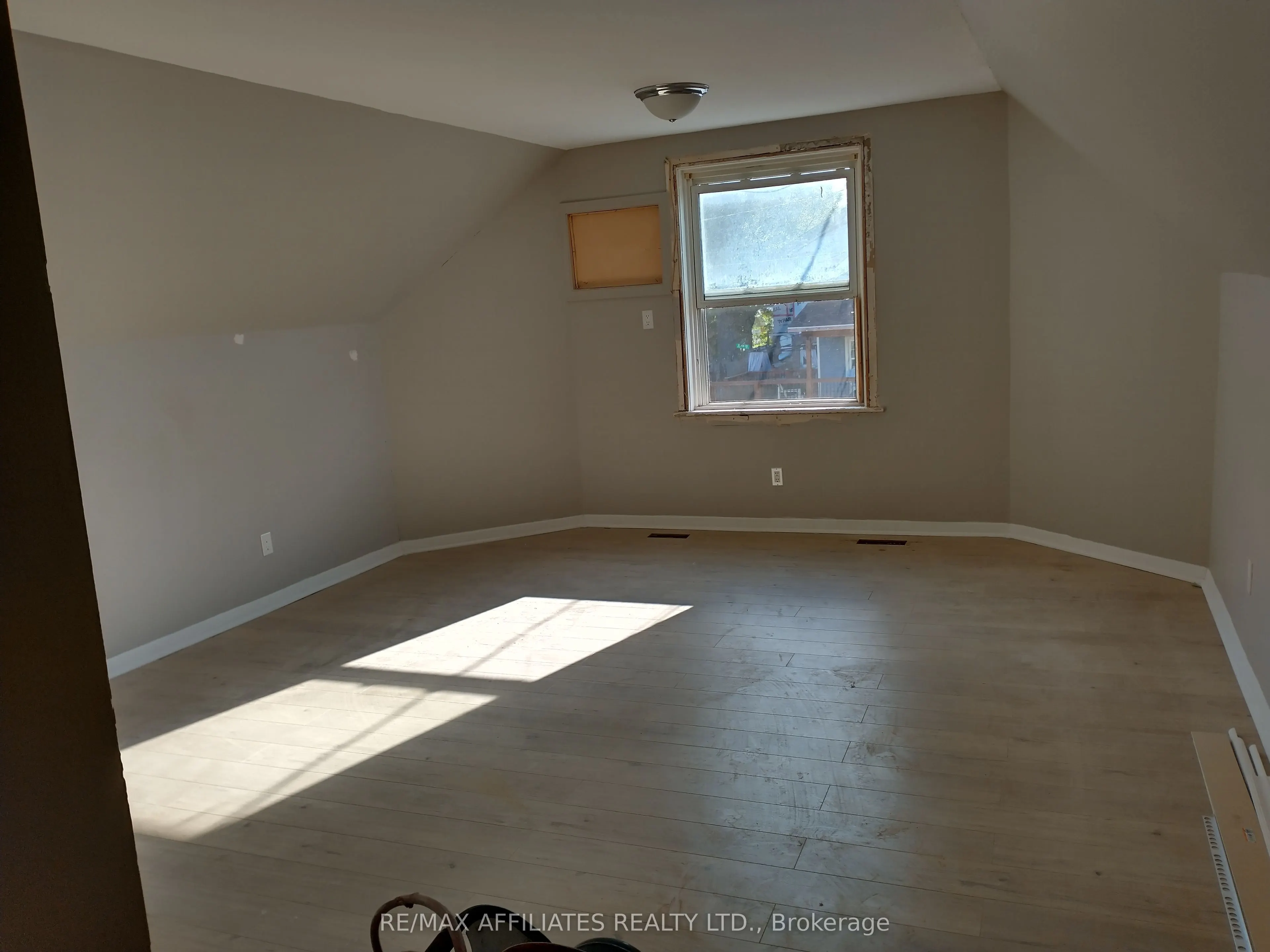 71 McGonigal Street W