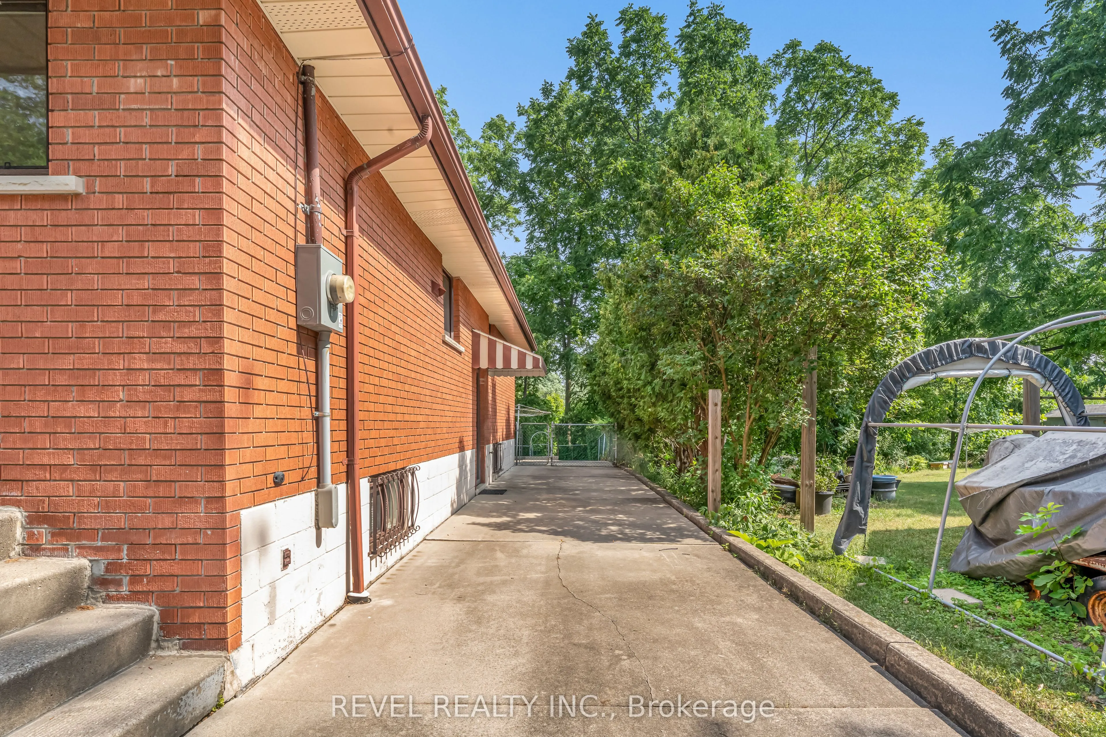323 Hixon Road