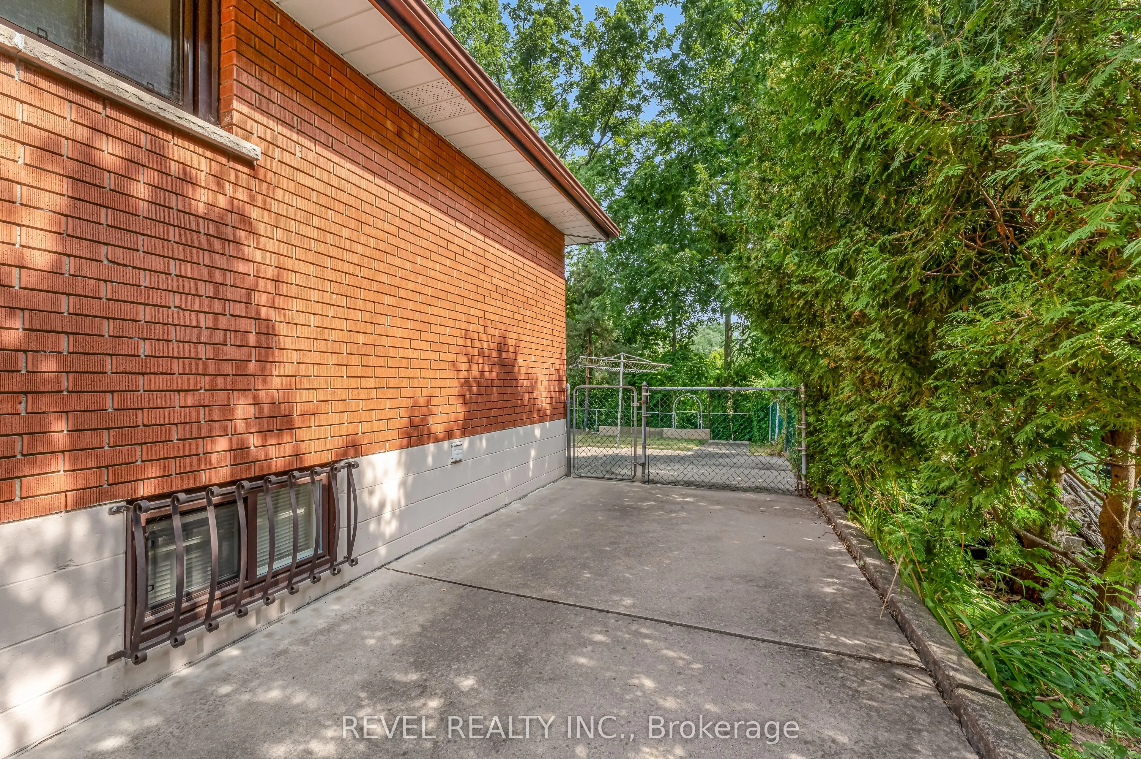 323 Hixon Road