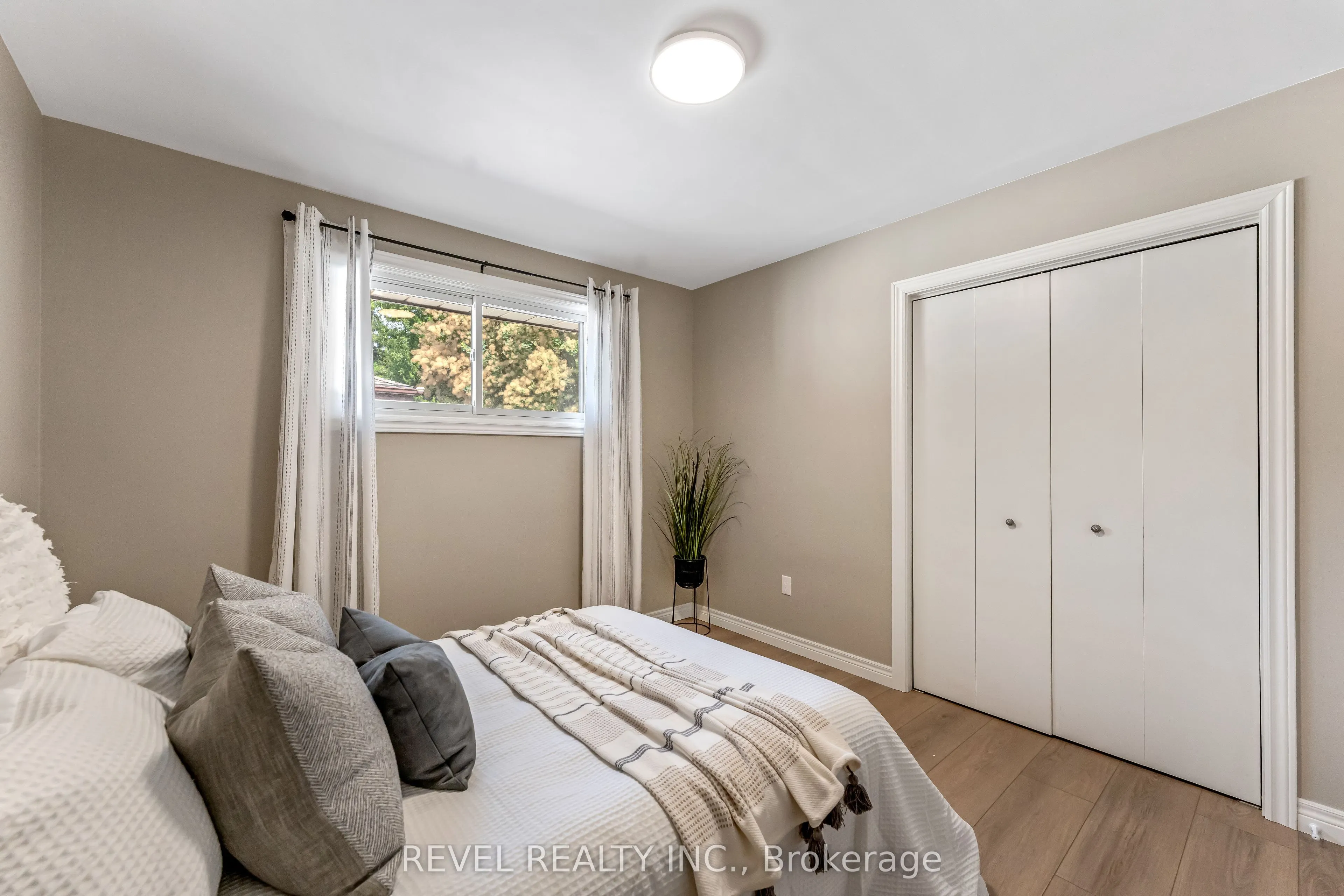 323 Hixon Road