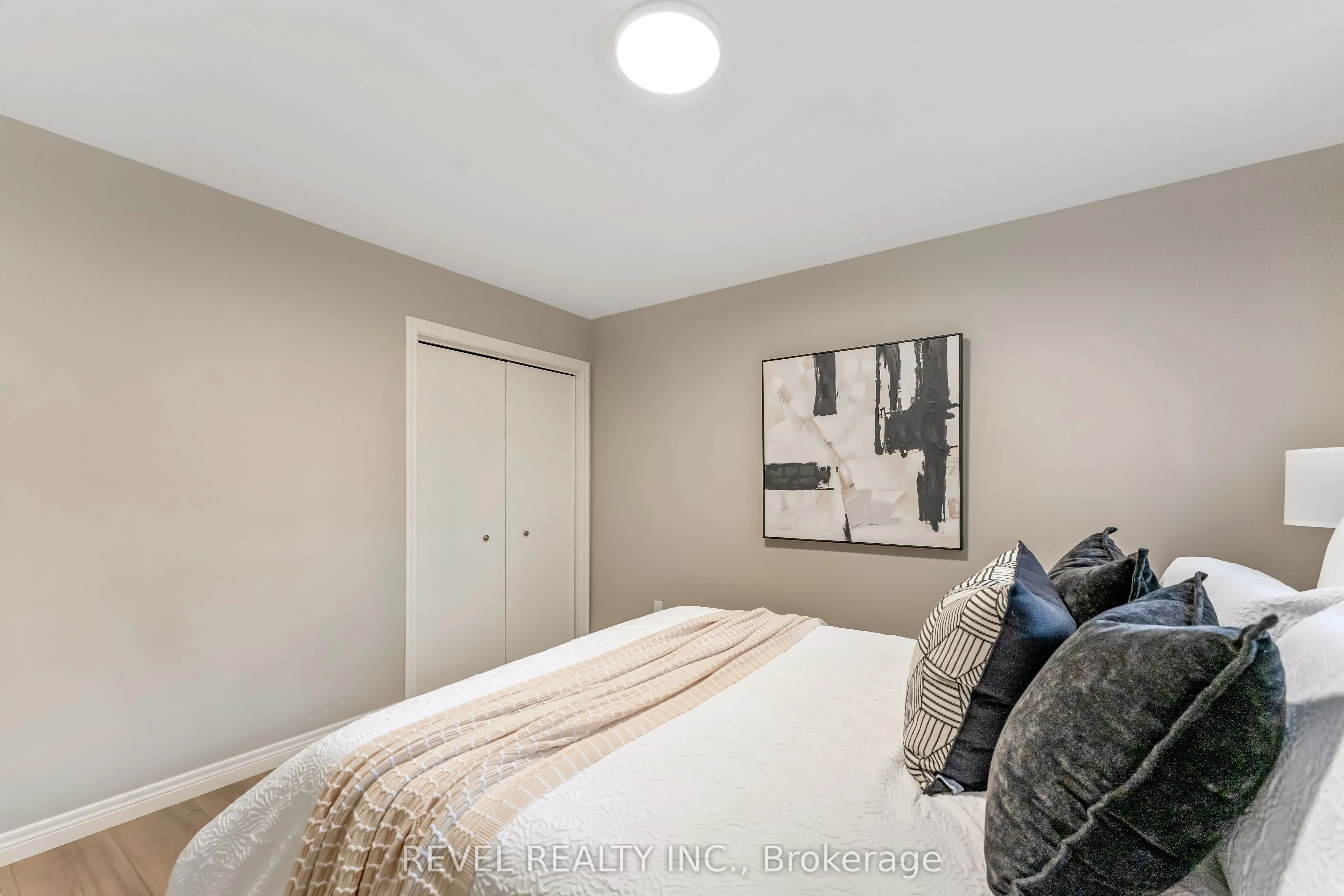 323 Hixon Road