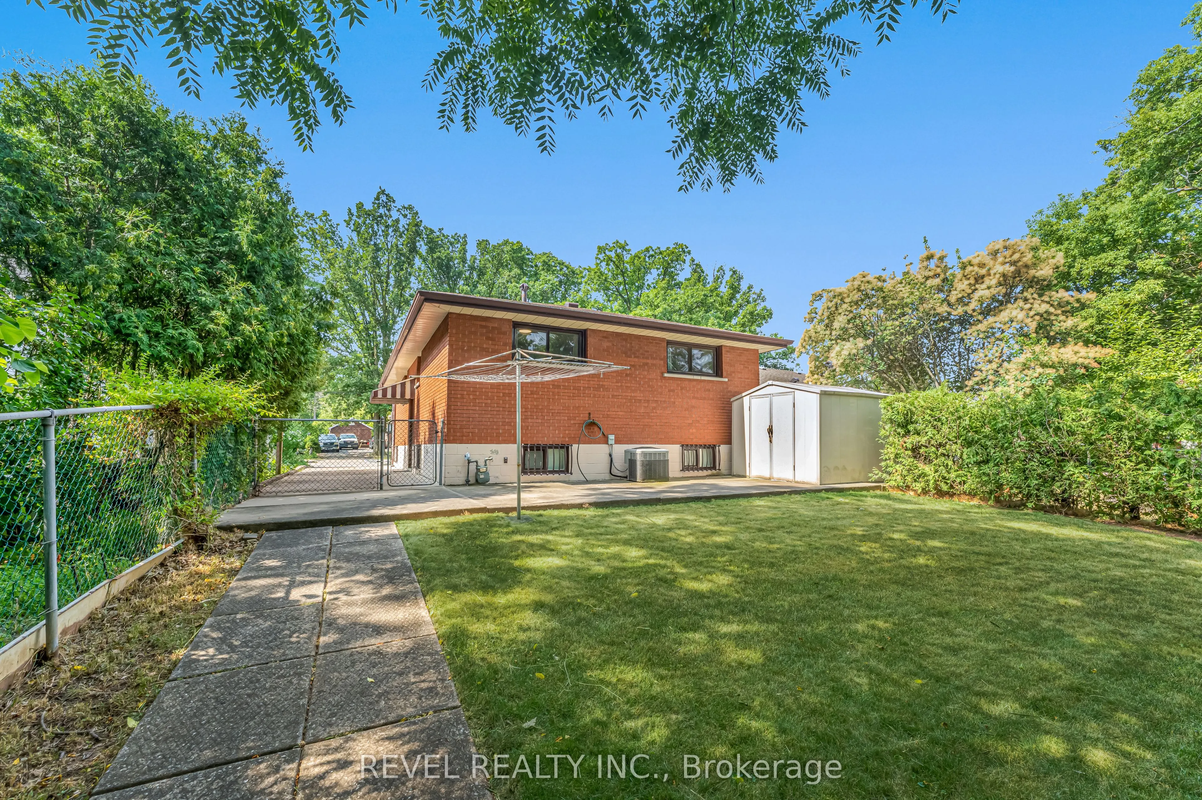 323 Hixon Road