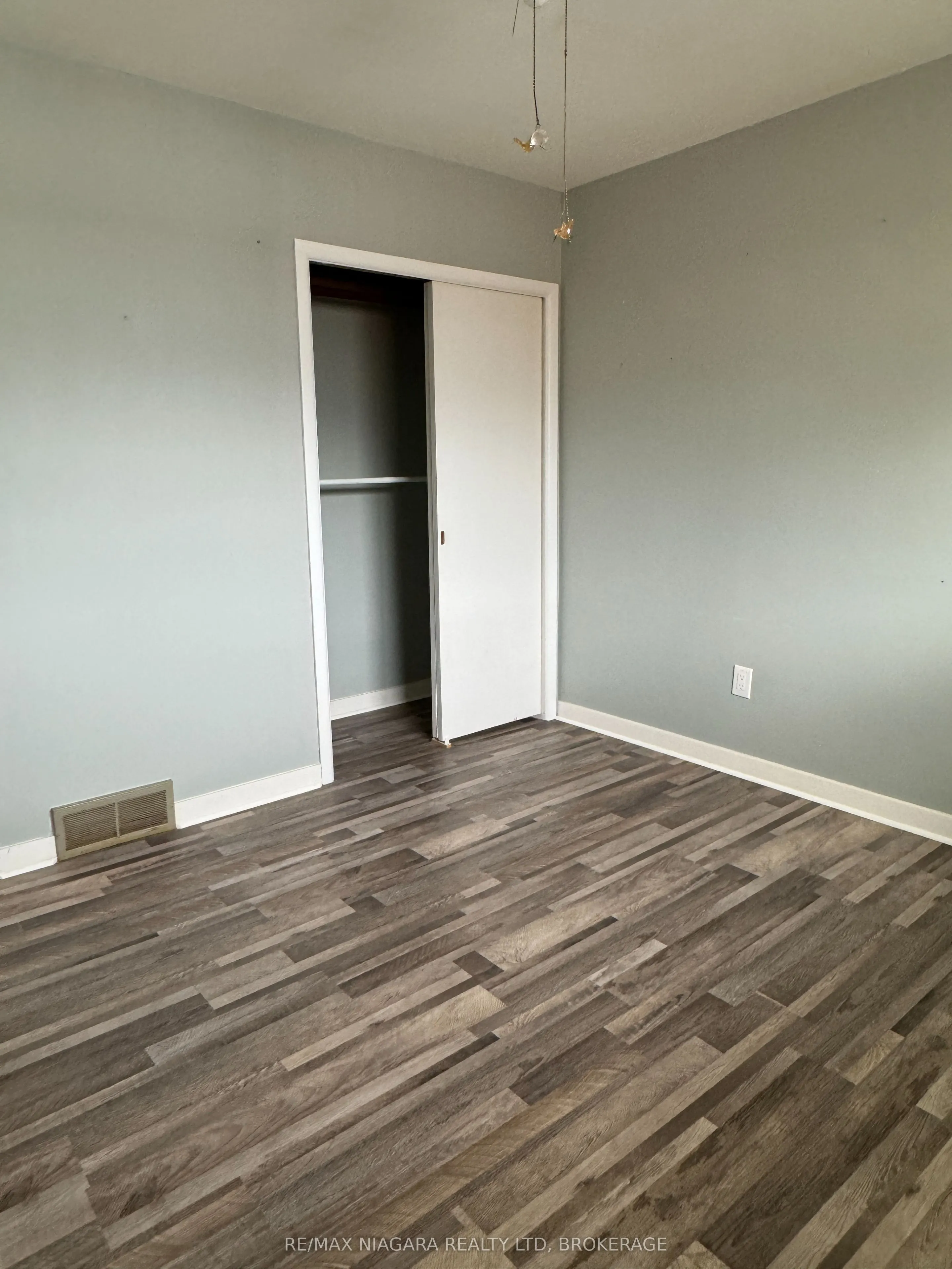 287 Santone Avenue Avenue, #Main Floor