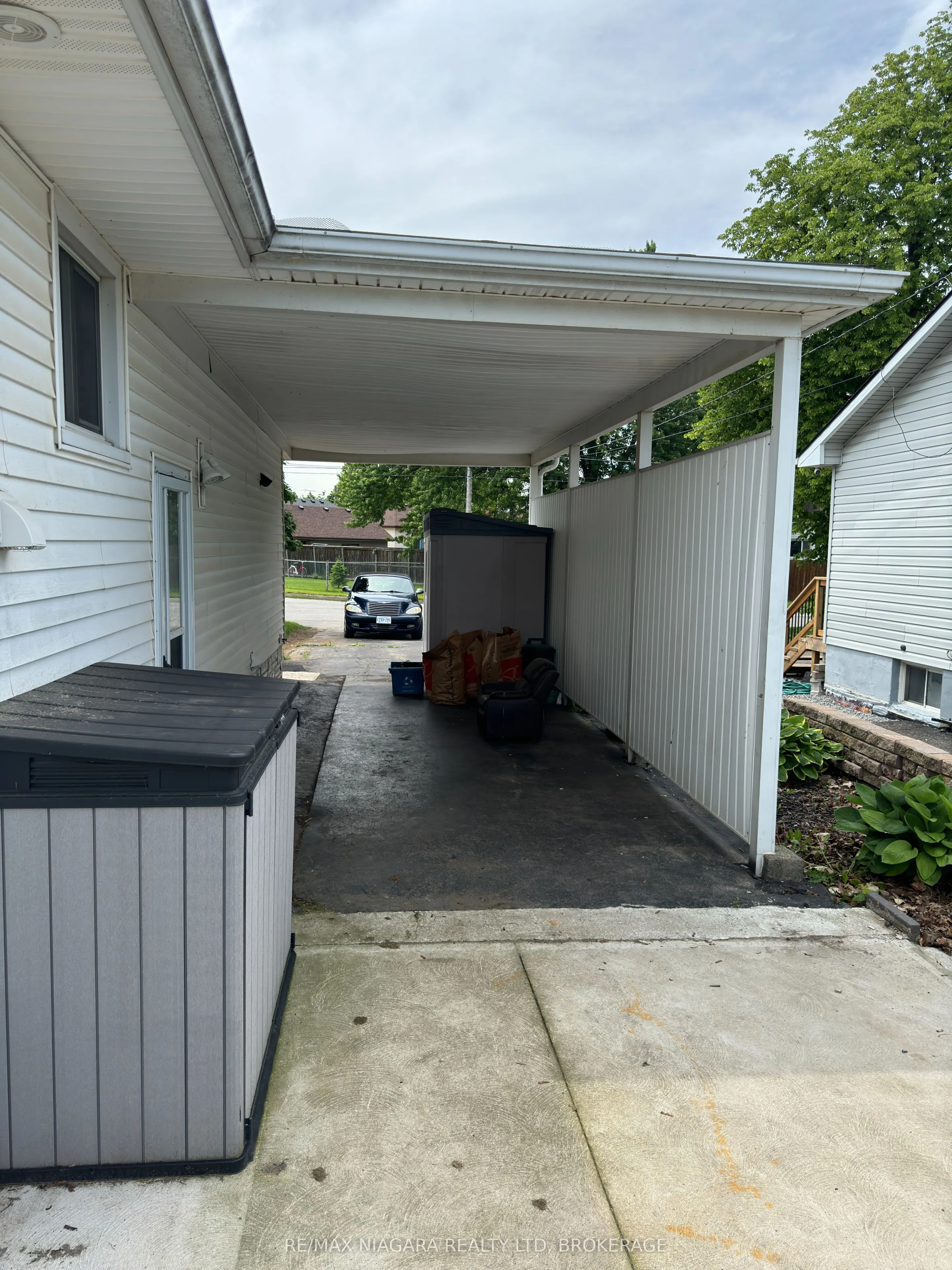 287 Santone Avenue Avenue, #Main Floor