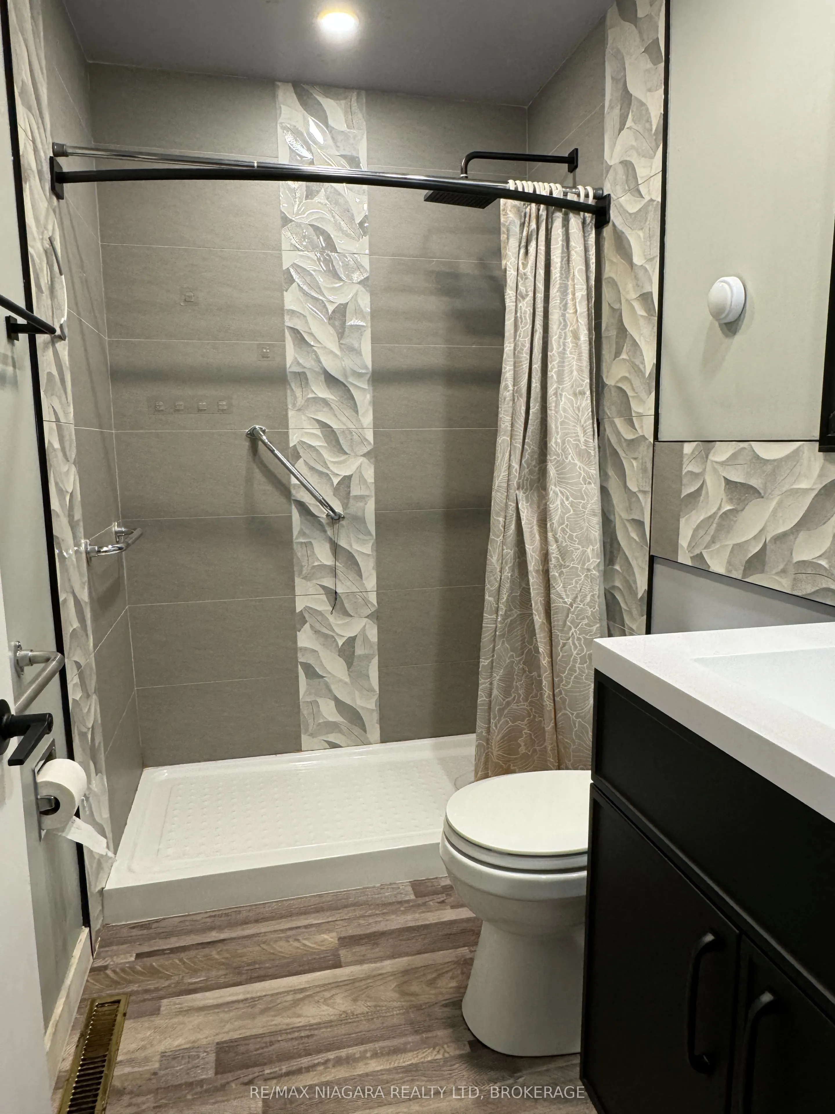 287 Santone Avenue Avenue, #Main Floor