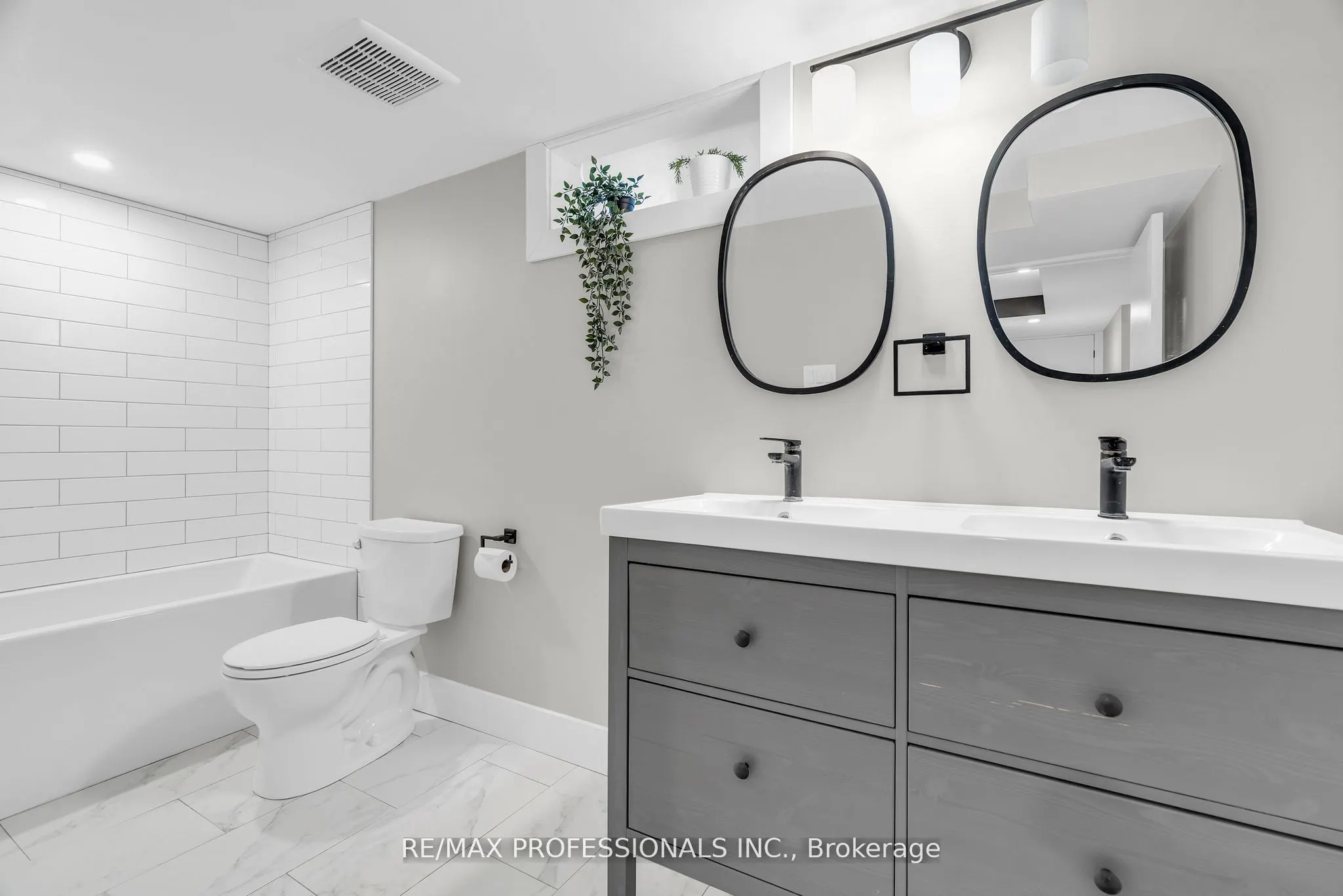 139 Byron Avenue, #Lower