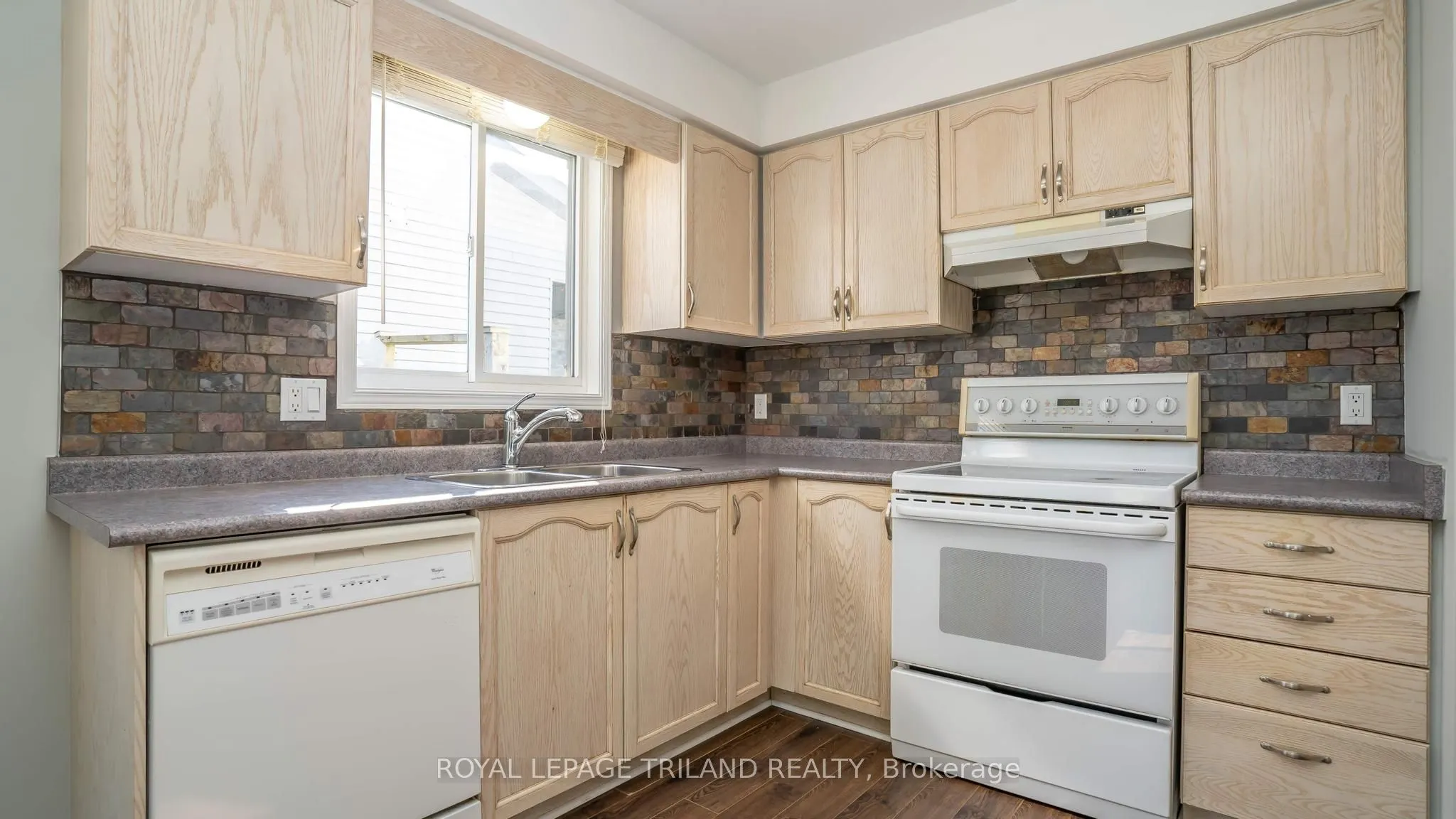 223 SIMPSON Crescent