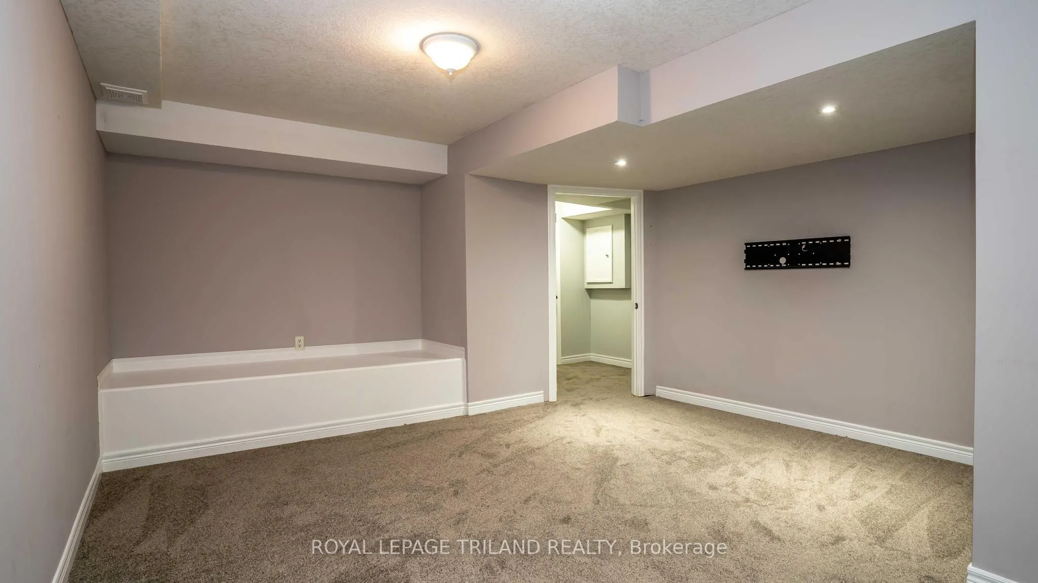 223 SIMPSON Crescent