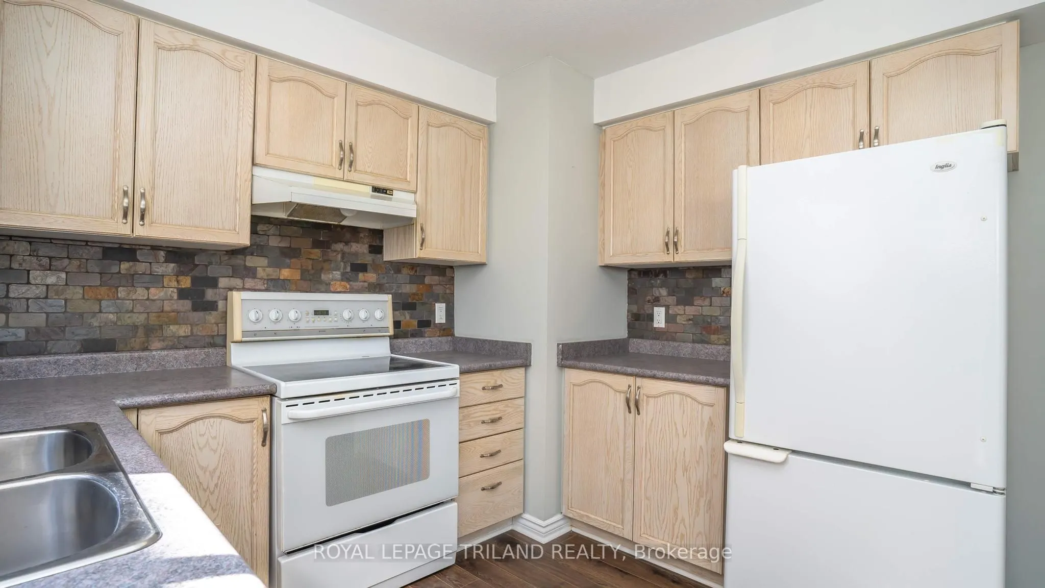 223 SIMPSON Crescent