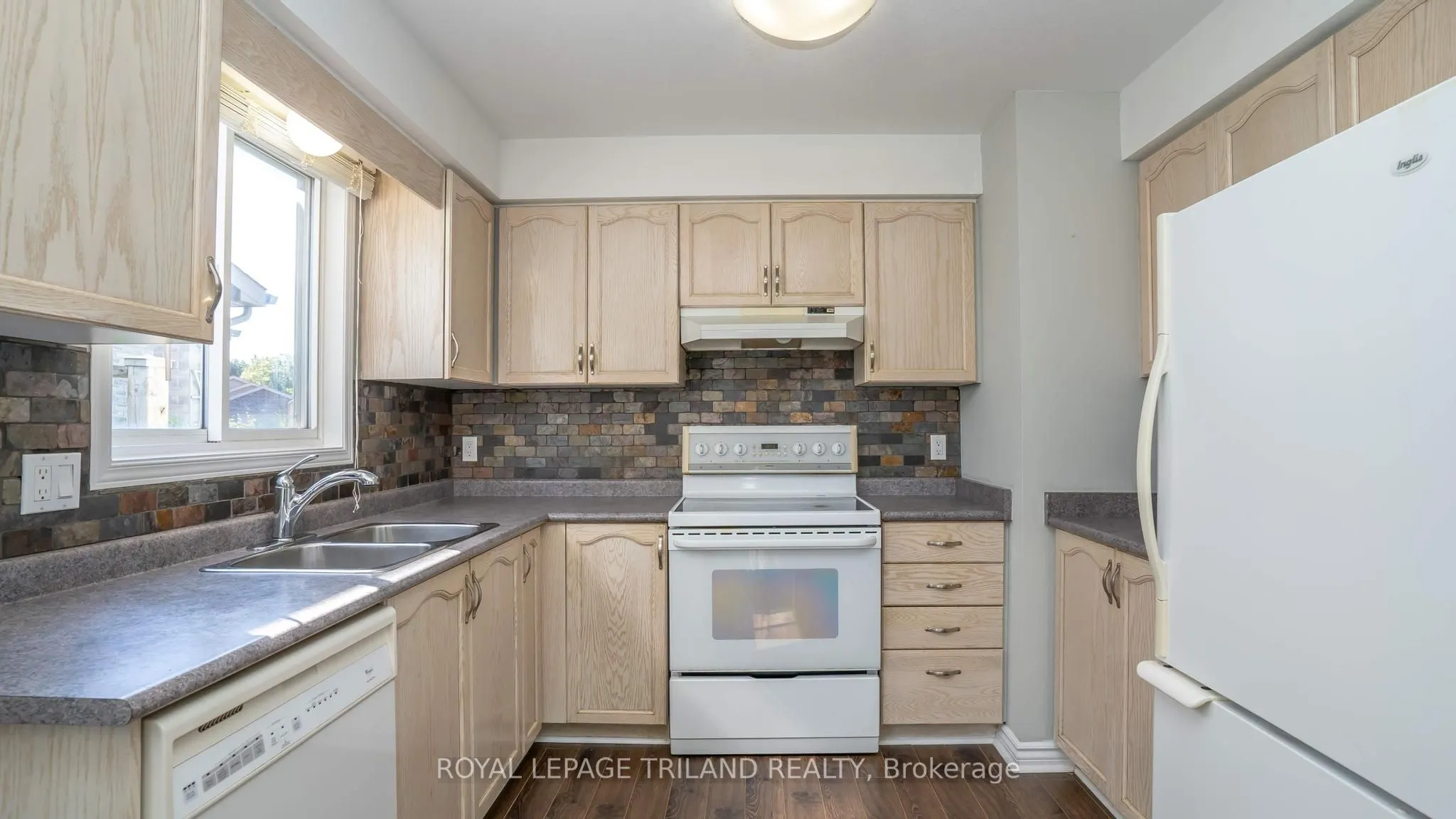 223 SIMPSON Crescent