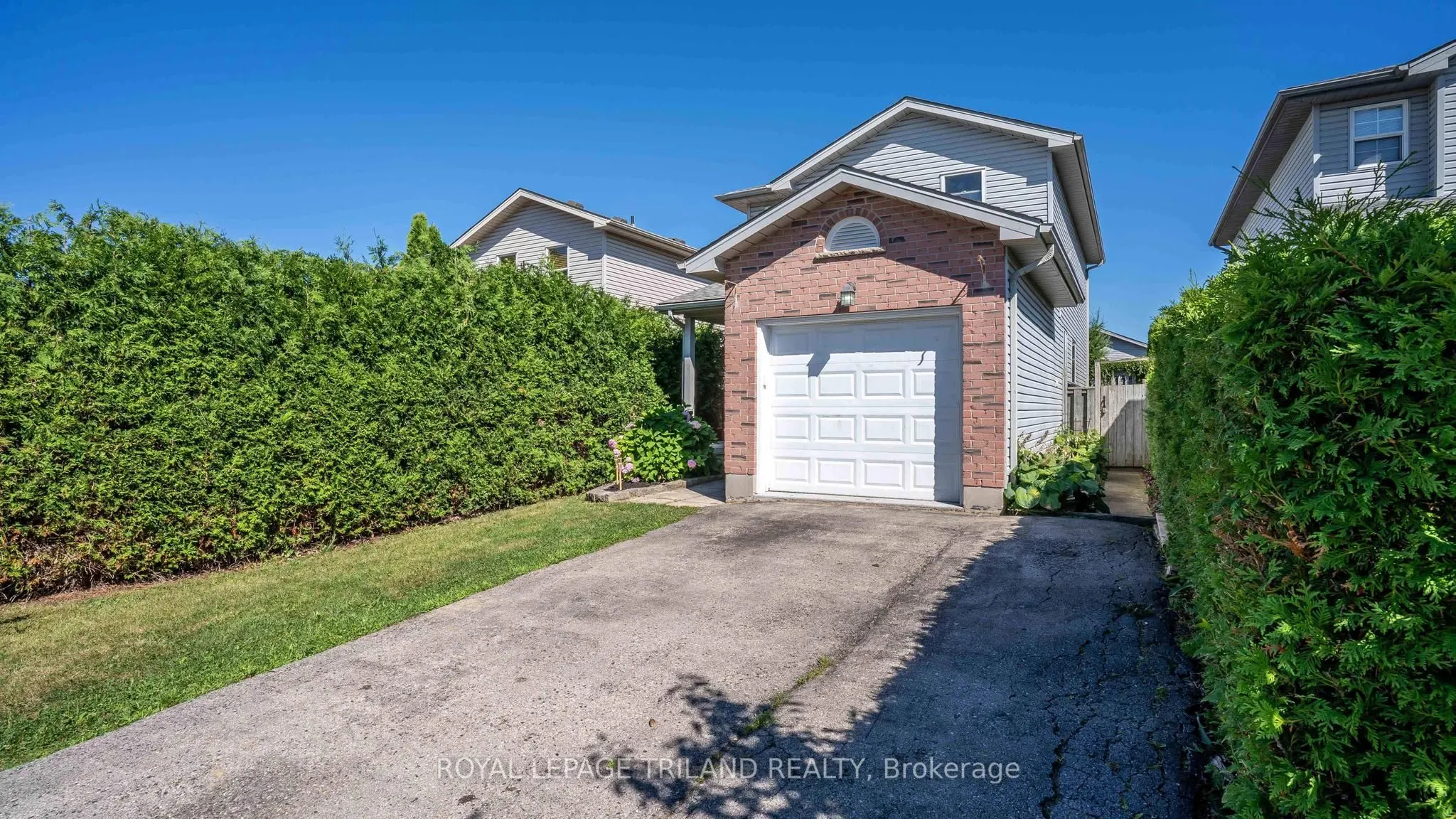 223 SIMPSON Crescent