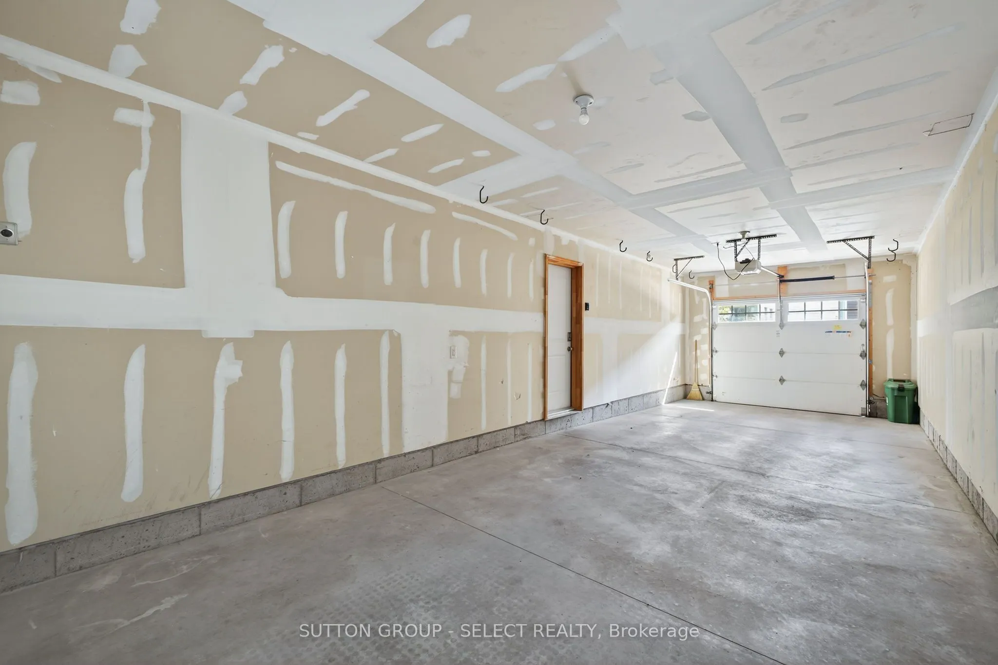 1040 CORONATION Drive, #29