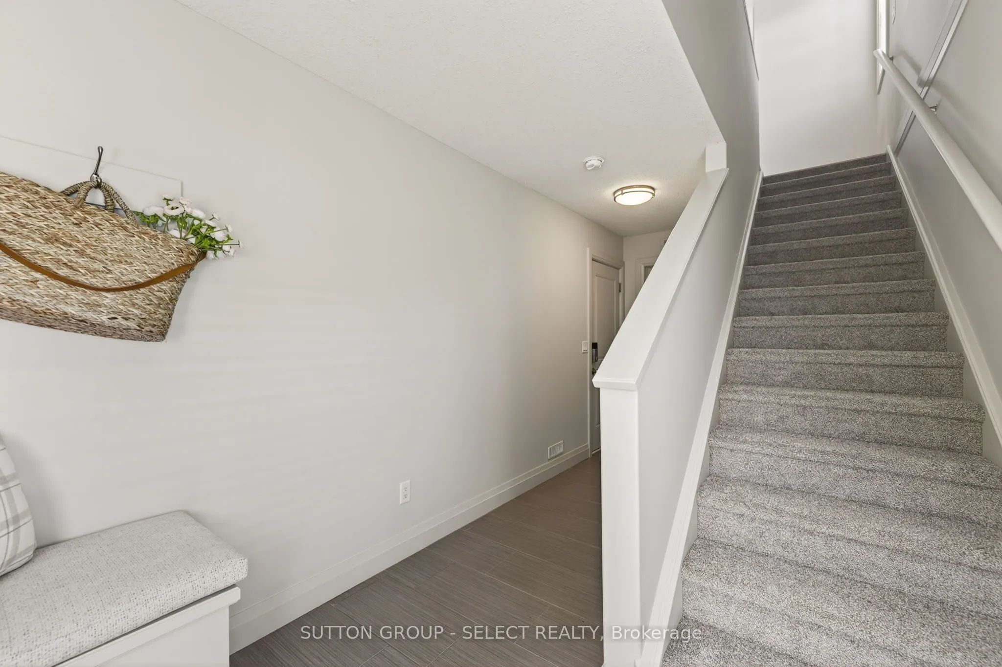 1040 CORONATION Drive, #29