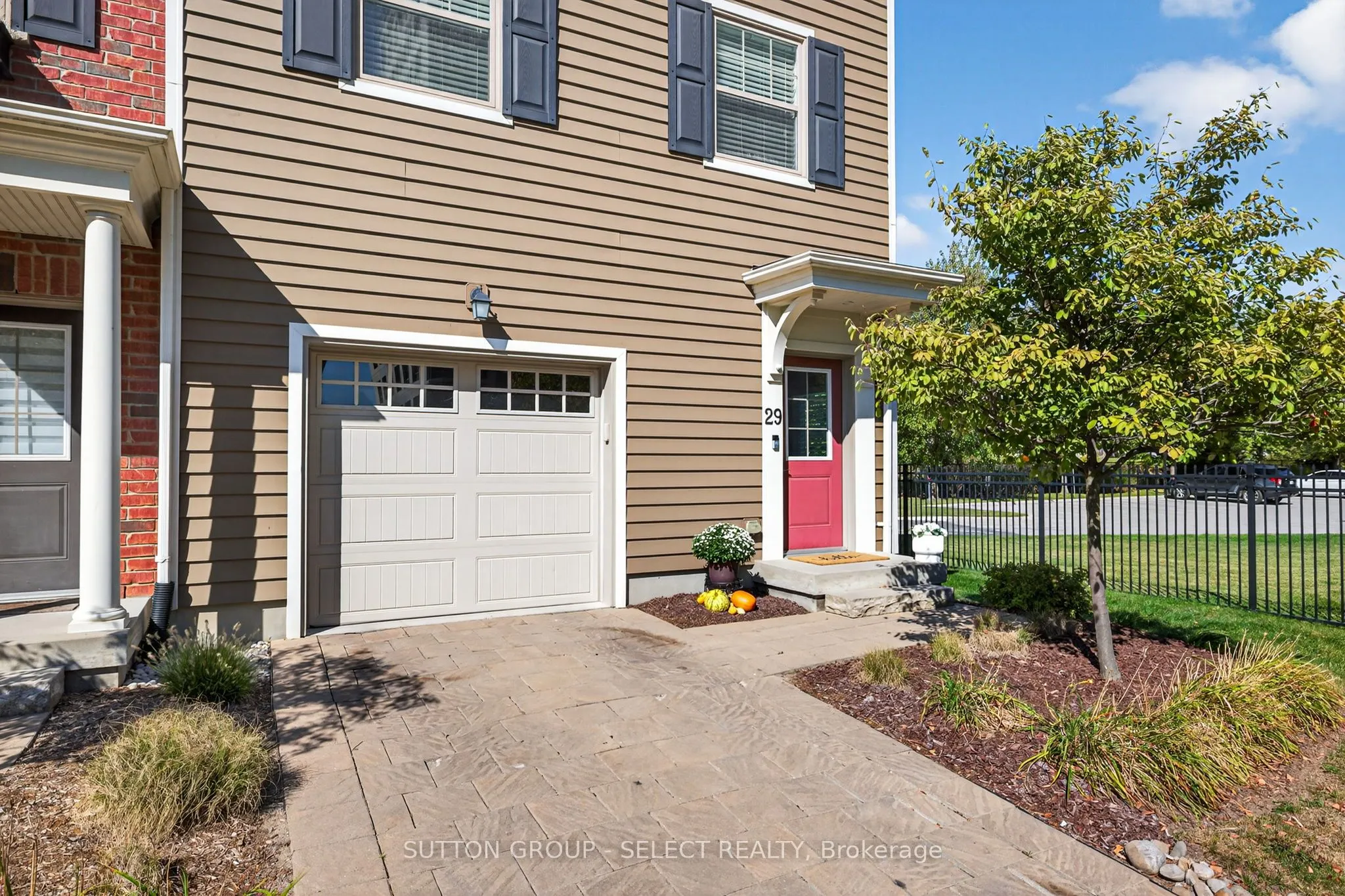 1040 CORONATION Drive, #29