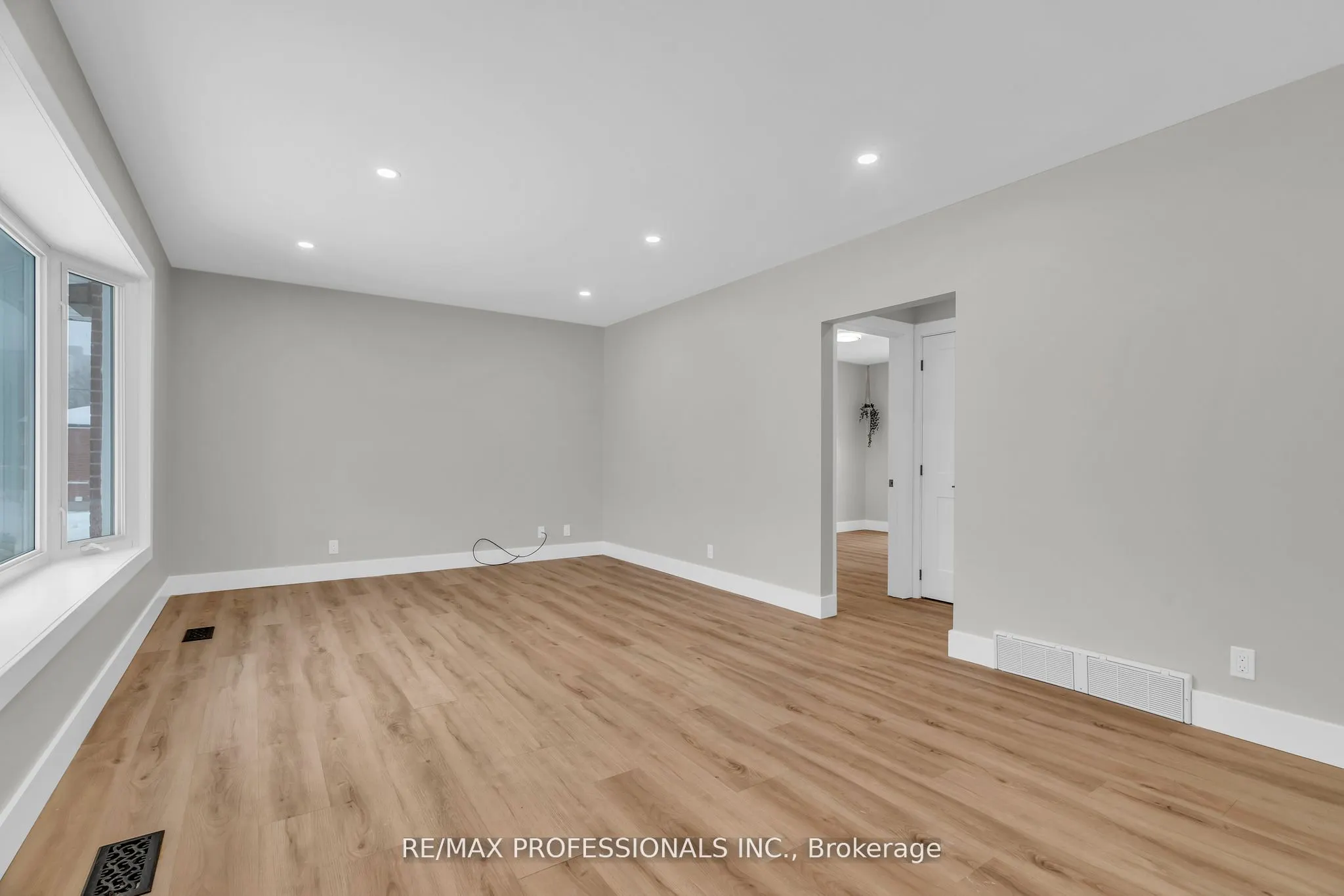 139 Byron Avenue, #Upper