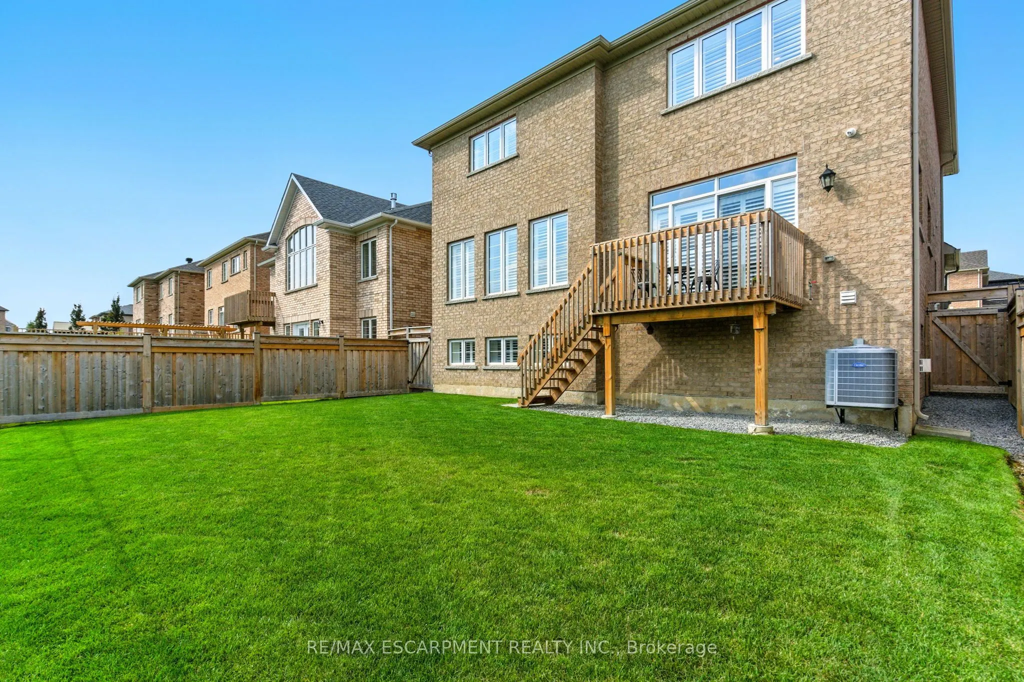 15 Robarts Drive