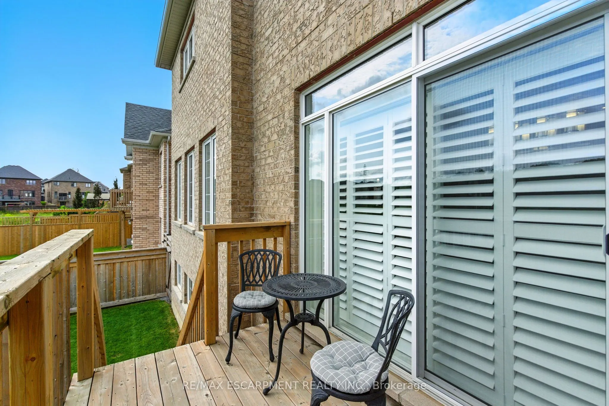 15 Robarts Drive