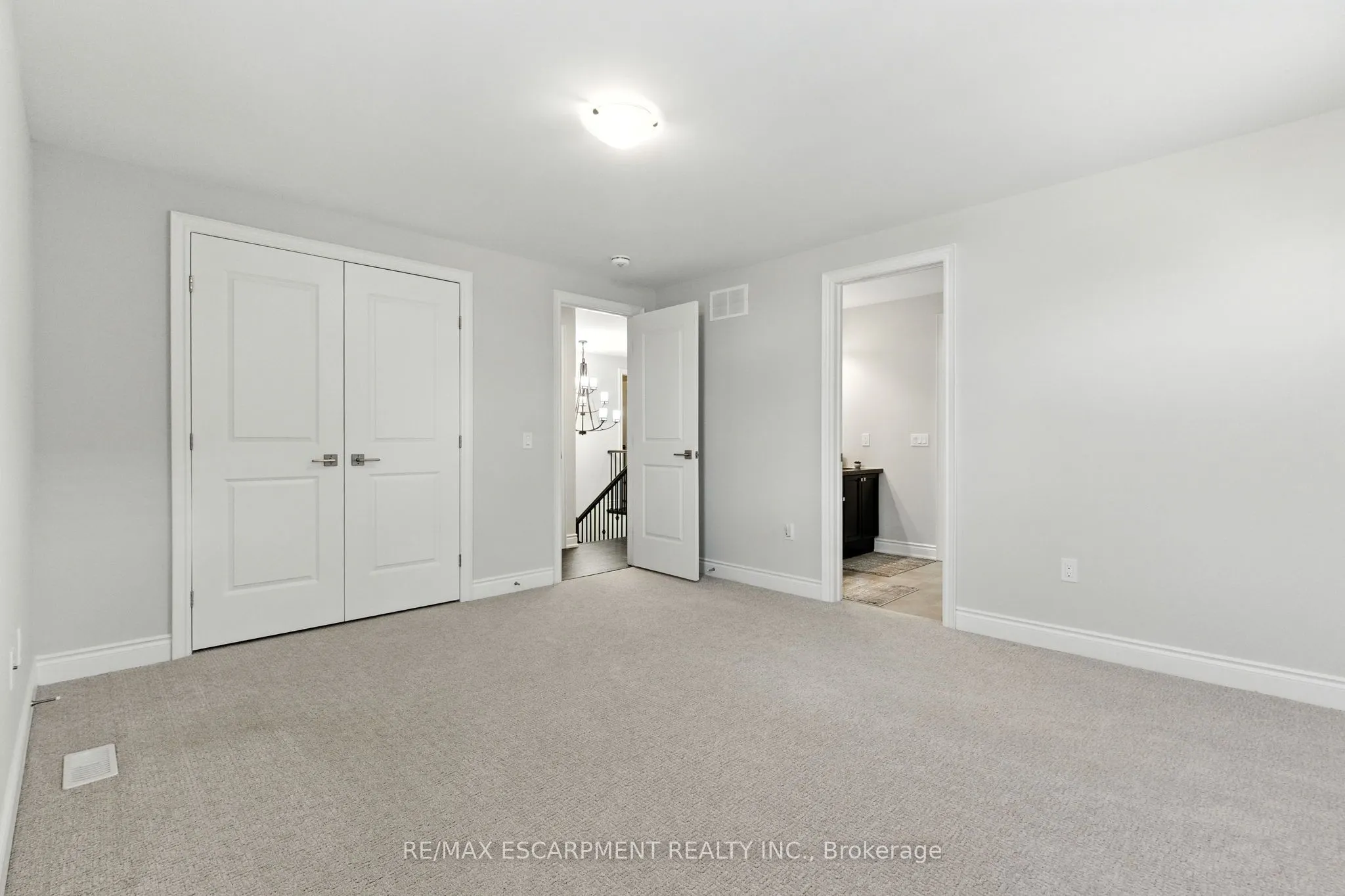 15 Robarts Drive