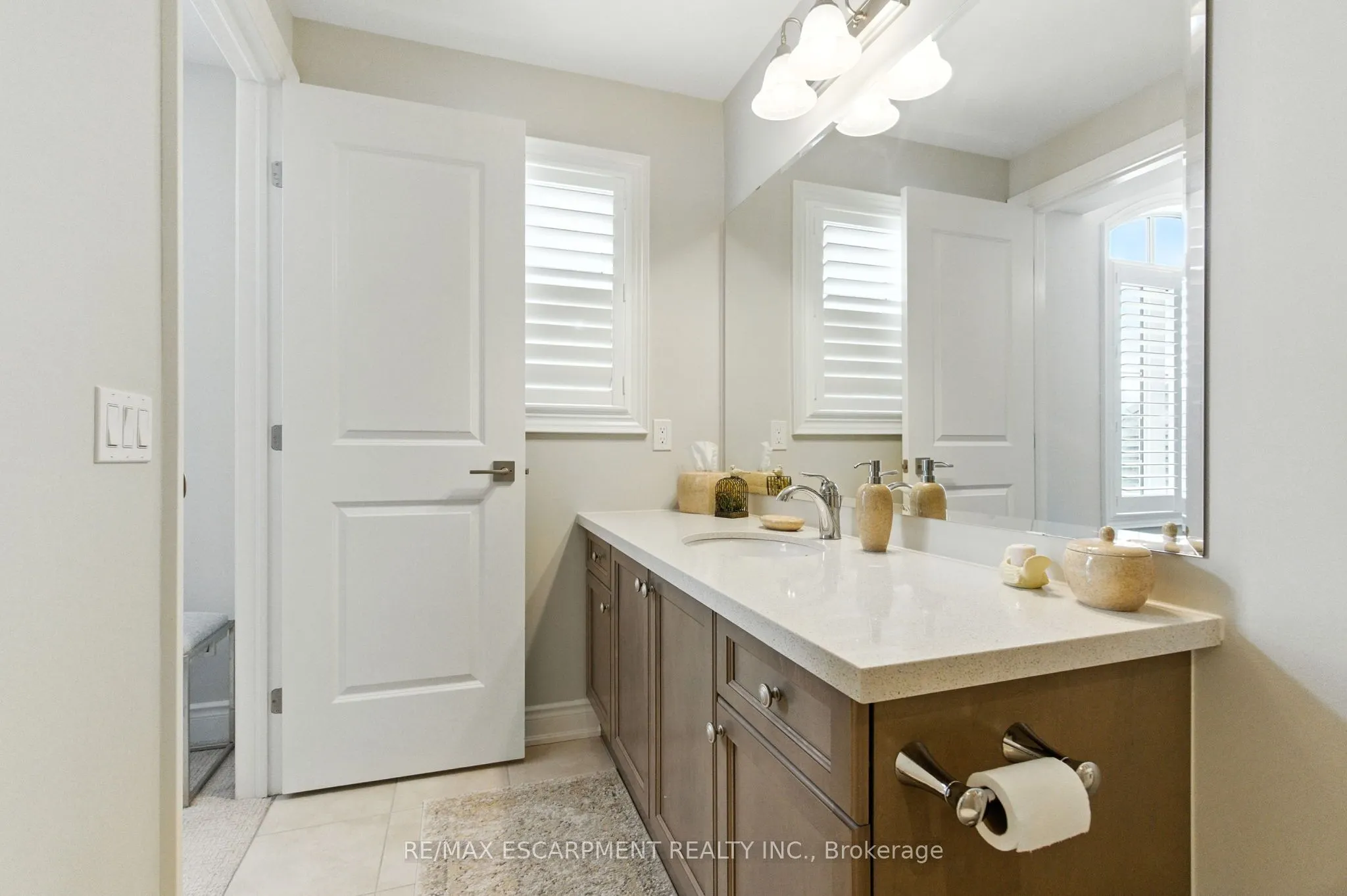15 Robarts Drive