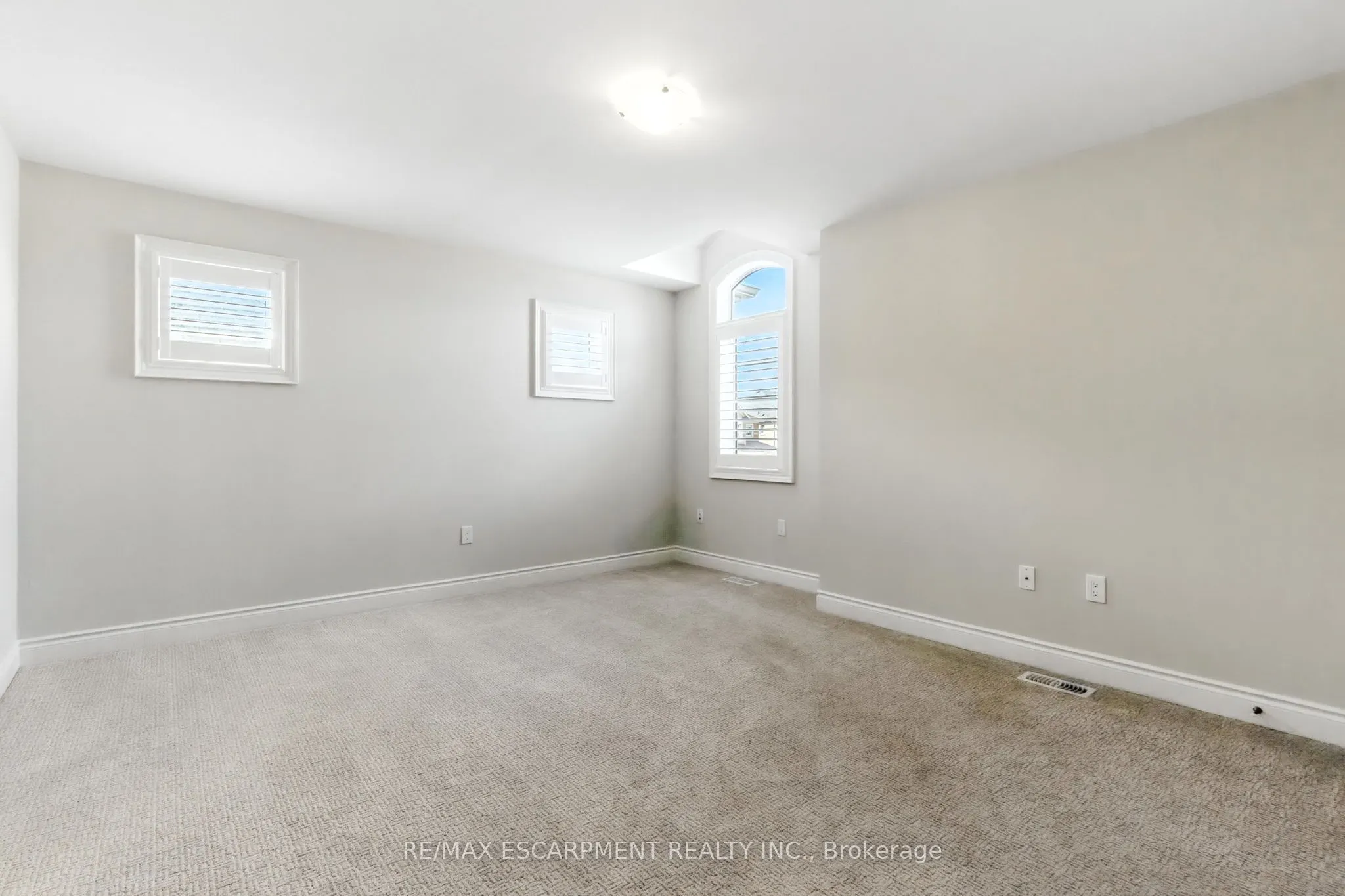 15 Robarts Drive